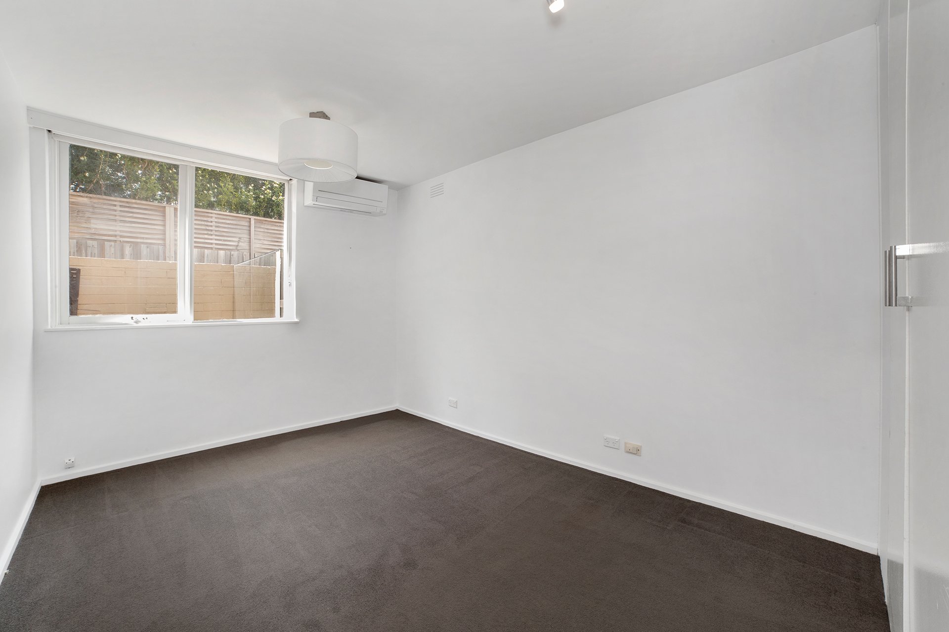1 / 207 Canterbury Road St Kilda West
