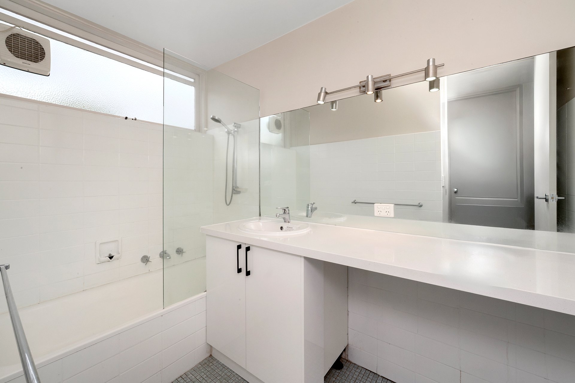 1 / 207 Canterbury Road St Kilda West