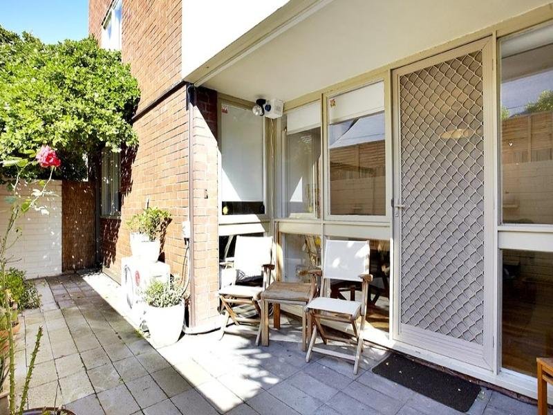 1/207 Canterbury Road, St Kilda West image 4