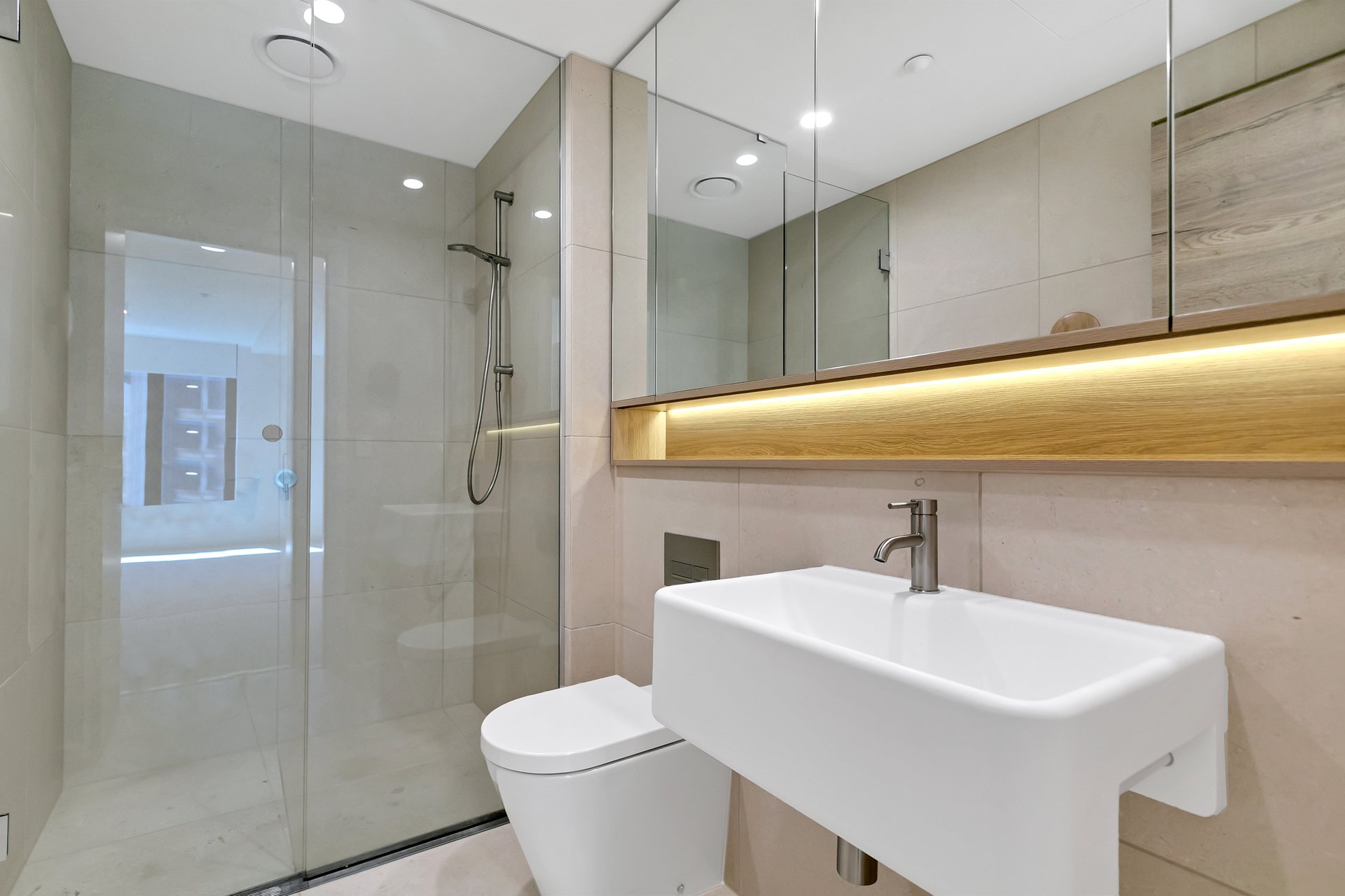 1207 / 12 Queens Rd  Melbourne