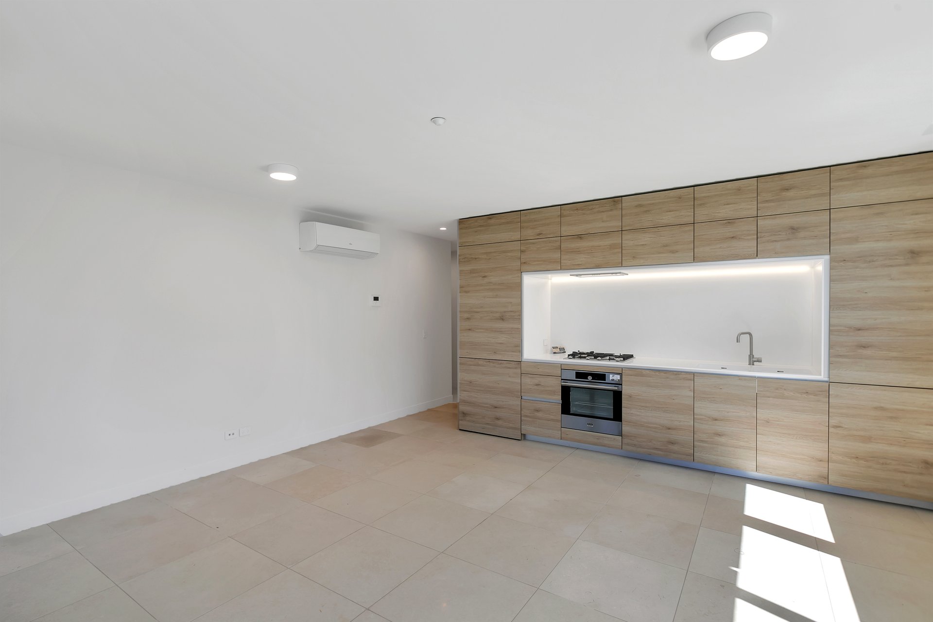 1207 / 12 Queens Rd  Melbourne