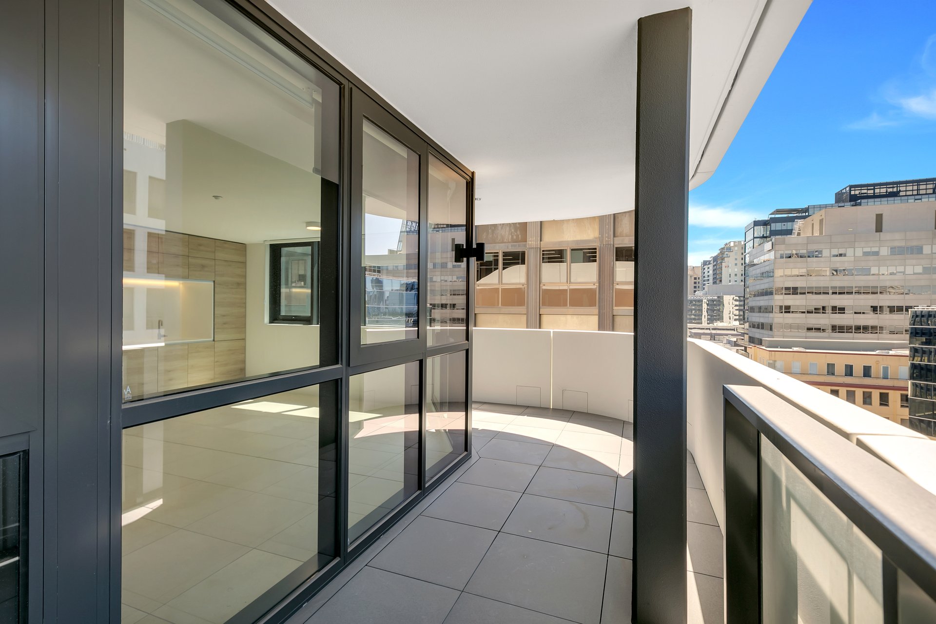 1207 / 12 Queens Rd  Melbourne