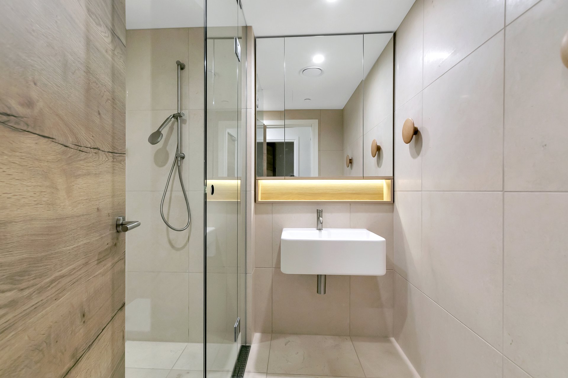 1207 / 12 Queens Rd  Melbourne