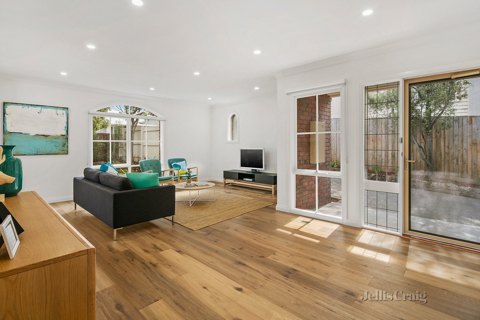 1/208 Wattle Valley Road, Camberwell image 3