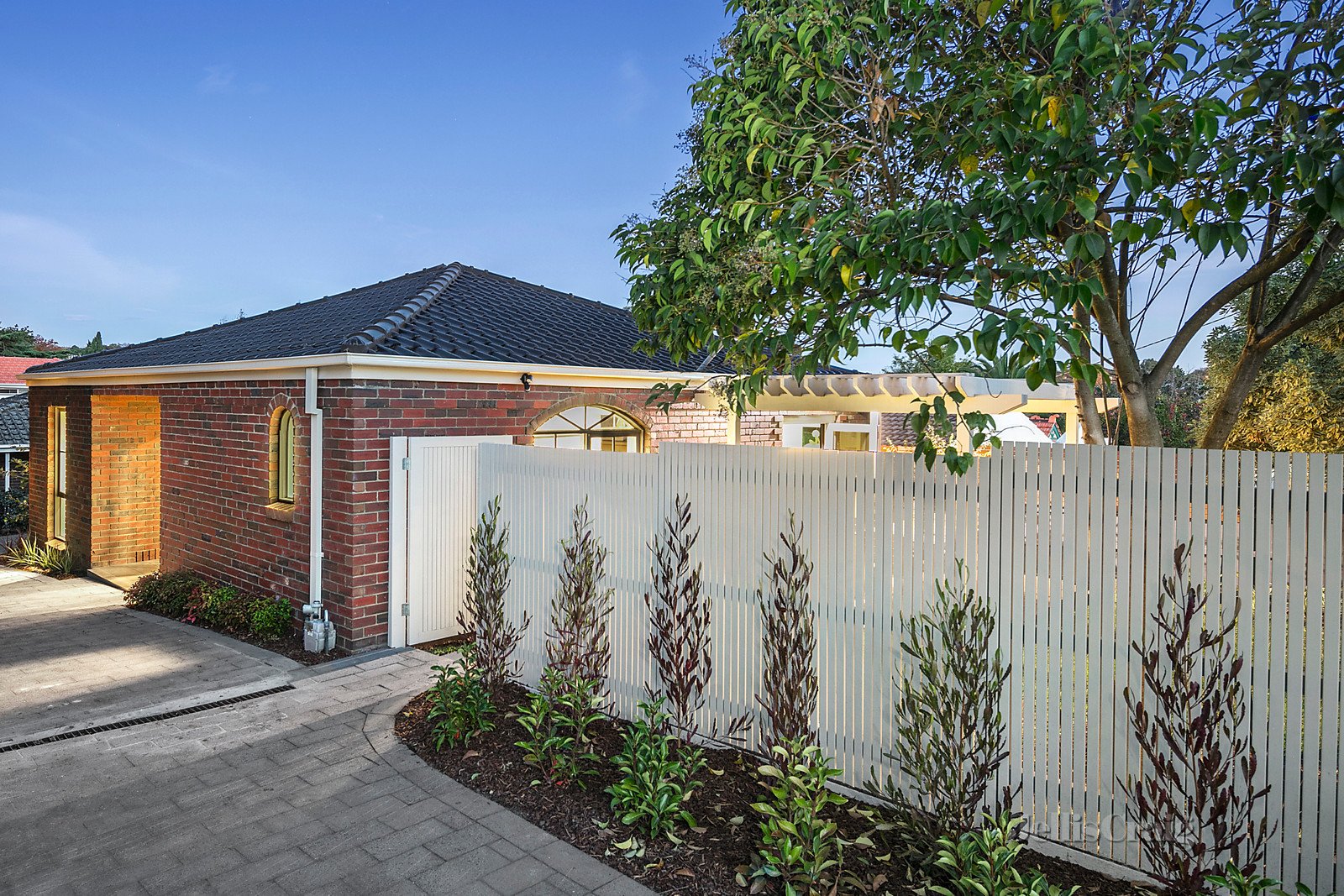 1/208 Wattle Valley Road, Camberwell image 5