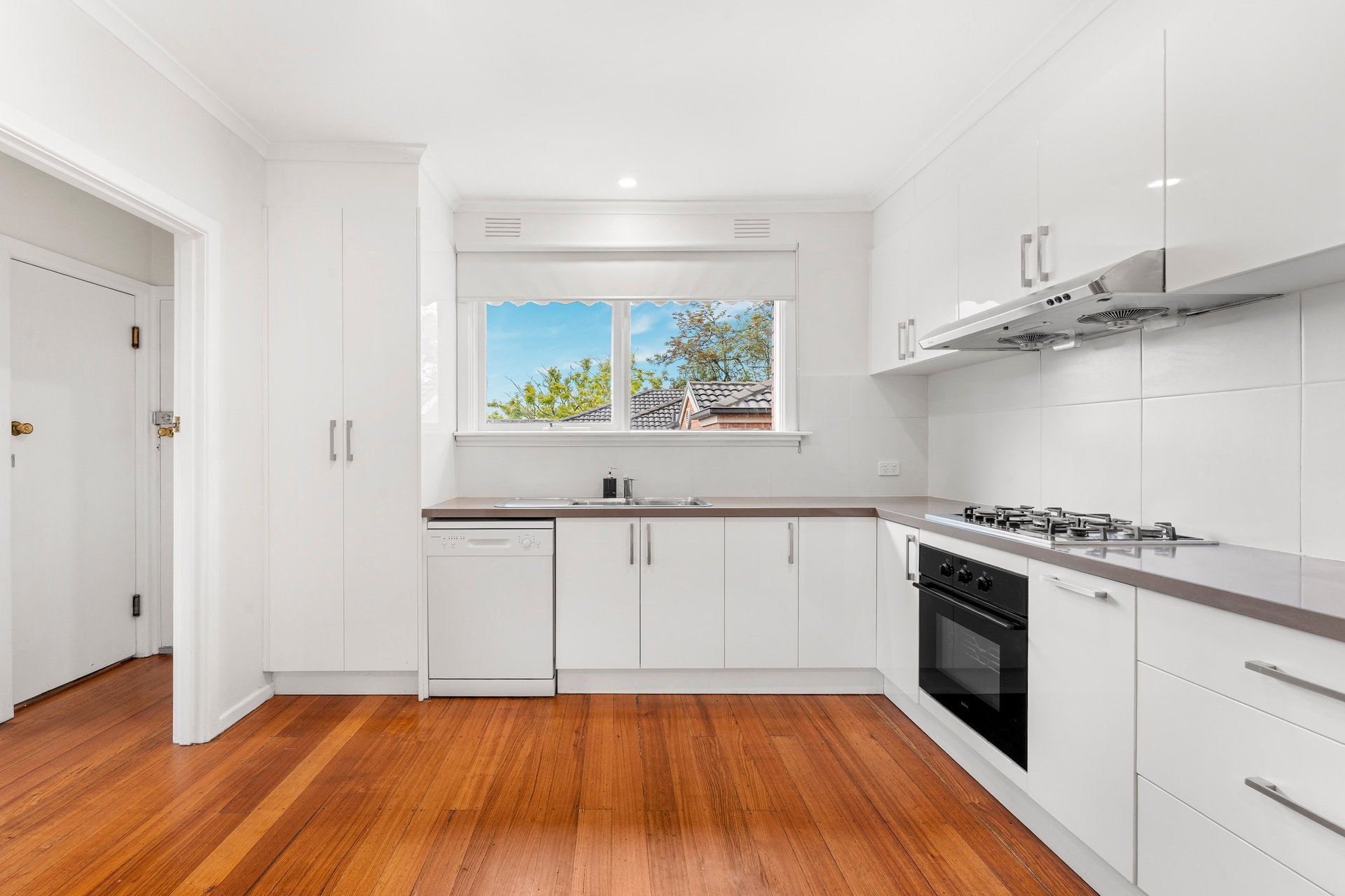 1/209 Highbury Road, Burwood image 2