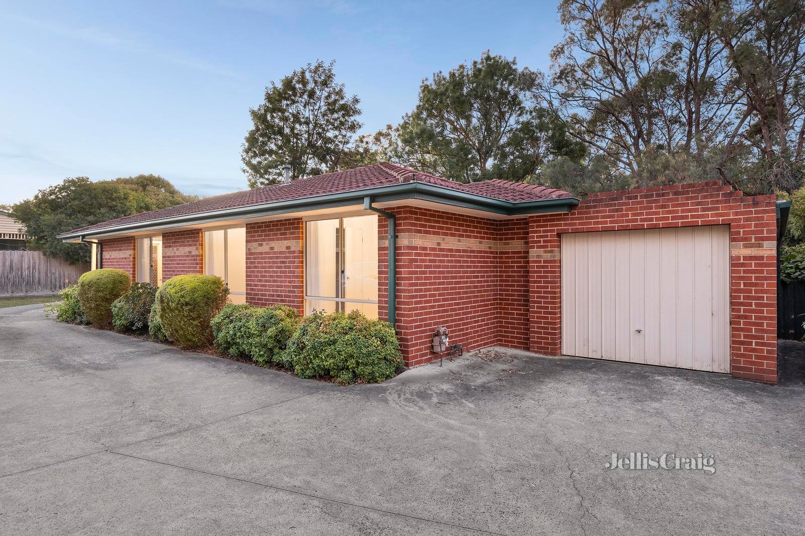 1/20a Oban Road, Ringwood image 1