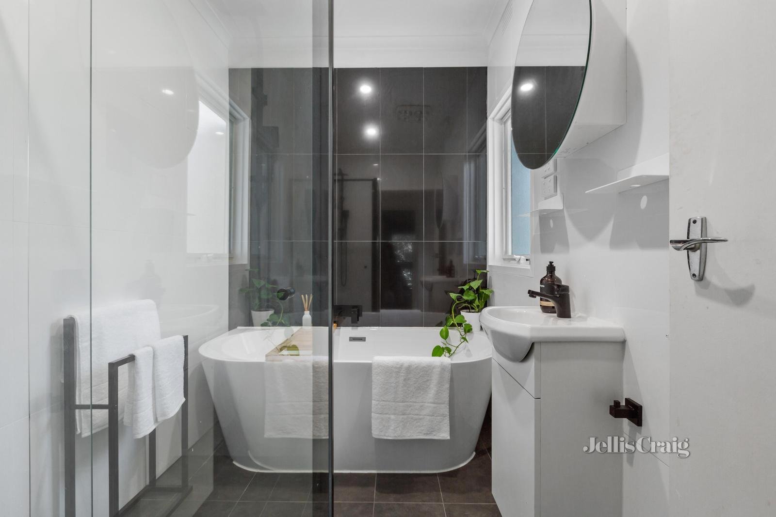 1/20a Riddle Street, Bentleigh image 5
