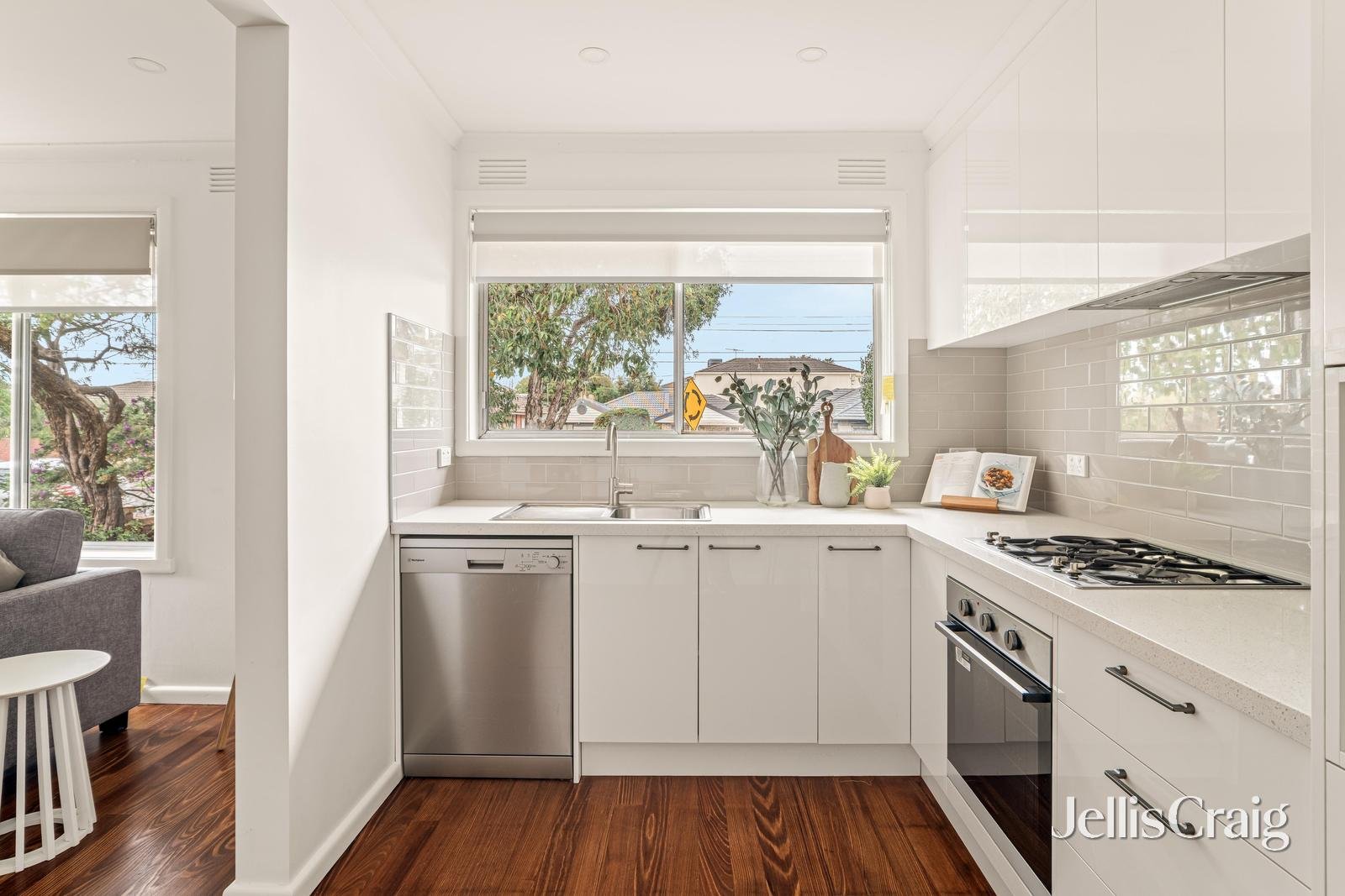1/21-23 Florence Street, Mentone image 3