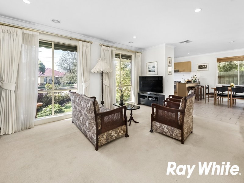 1/21 Fernhurst Drive, Glen Waverley image 3