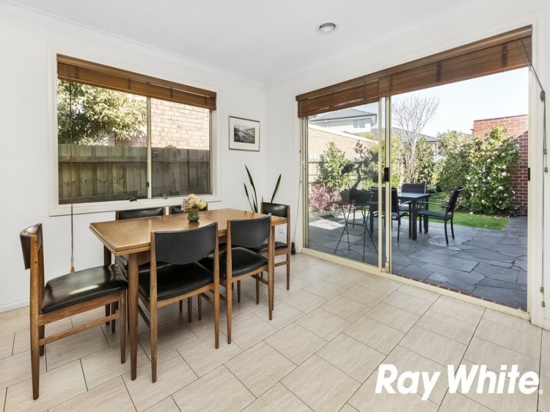 1/21 Fernhurst Drive, Glen Waverley image 4
