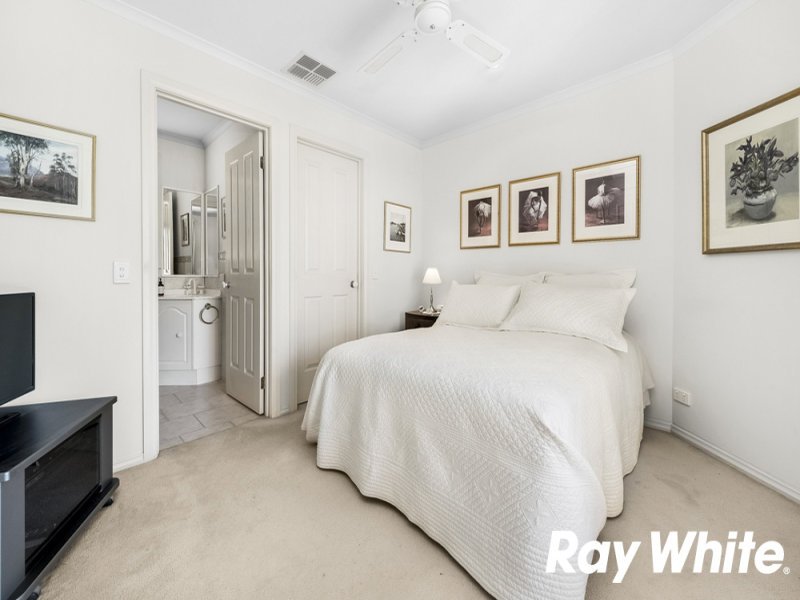 1/21 Fernhurst Drive, Glen Waverley image 8