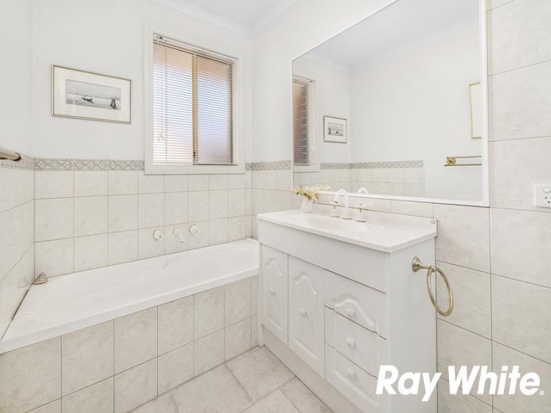 1/21 Fernhurst Drive, Glen Waverley image 9