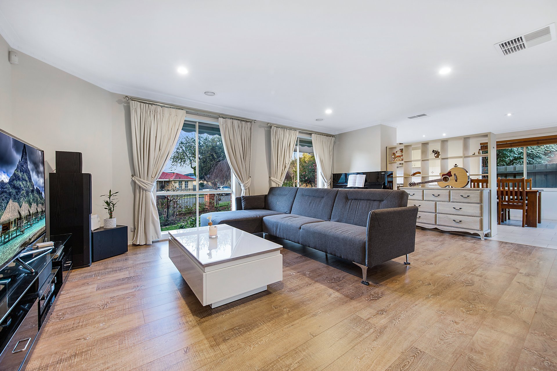 1/21 Fernhurst Drive, Glen Waverley image 1