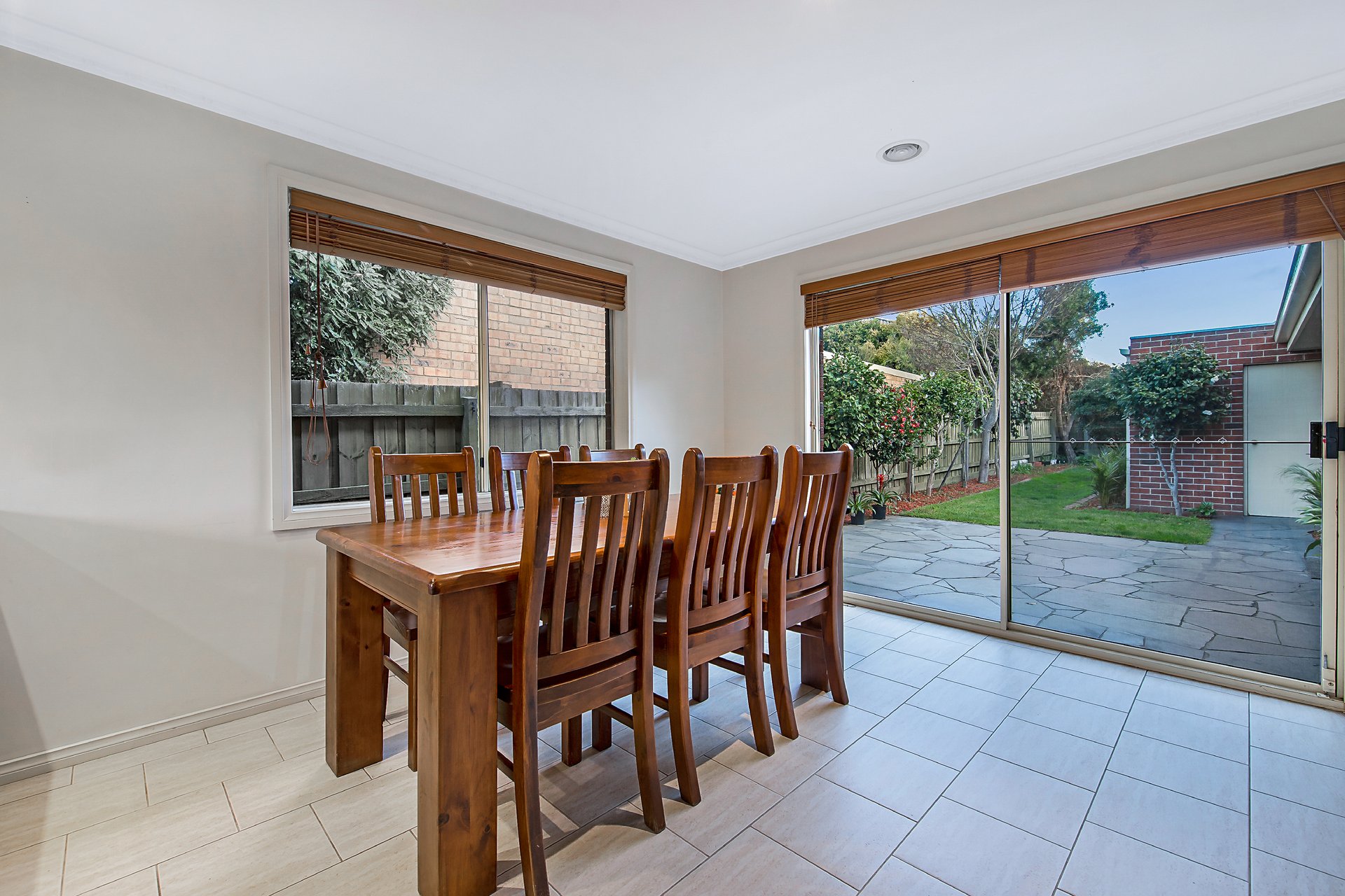 1/21 Fernhurst Drive, Glen Waverley image 6
