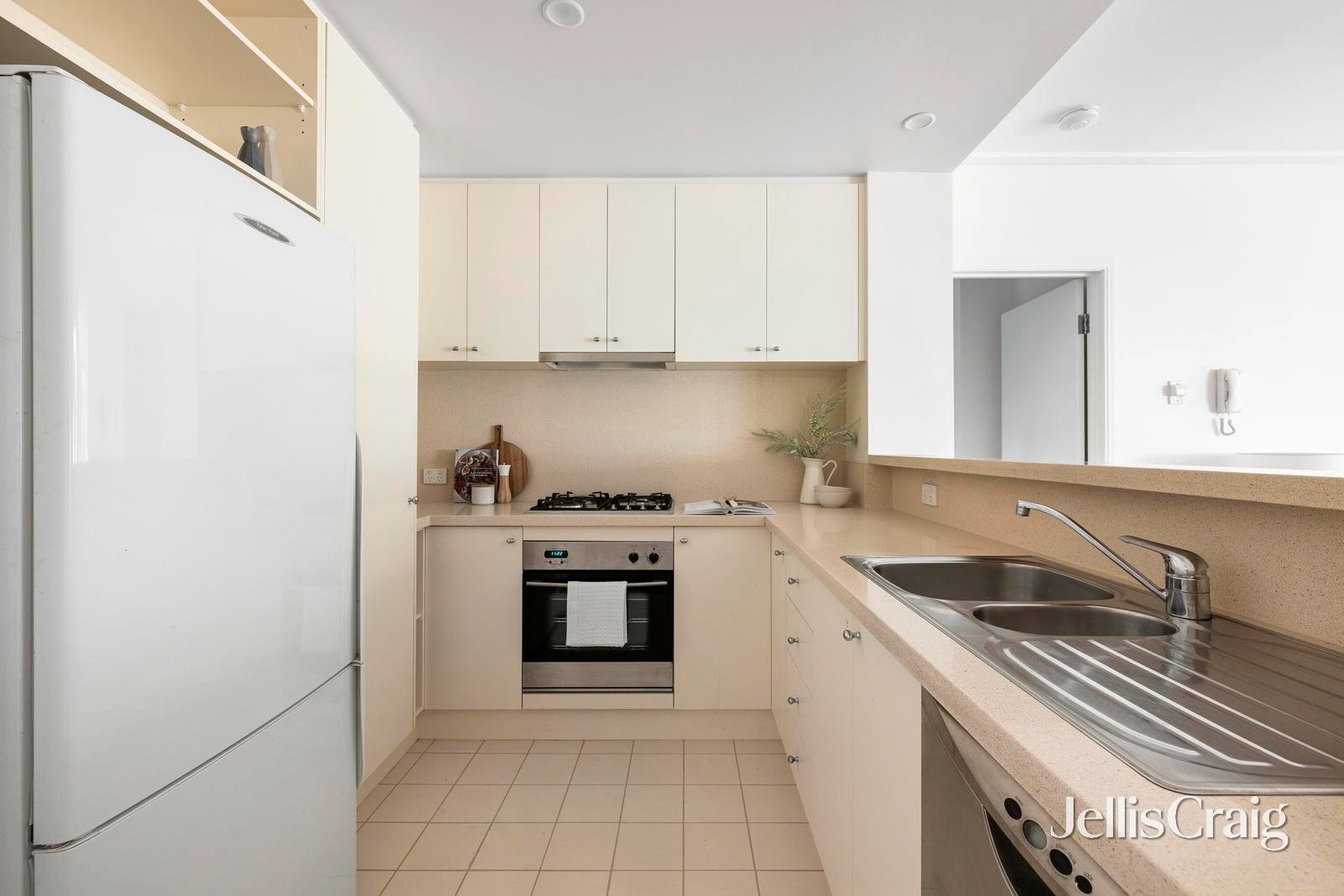 12/1 Graham Street, Port&nbsp;Melbourne image 5