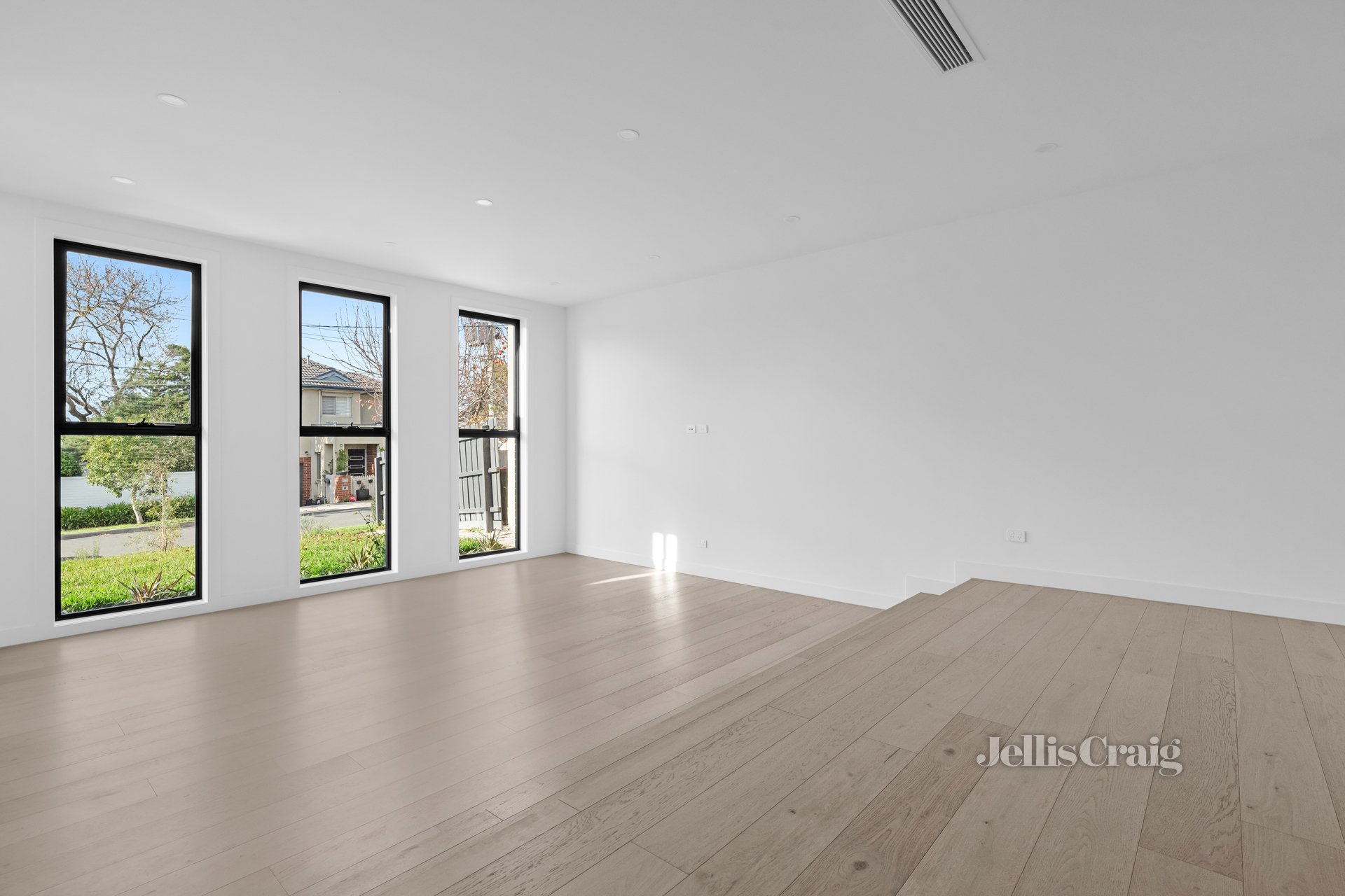 1/21 Inverell Avenue, Mount Waverley image 2