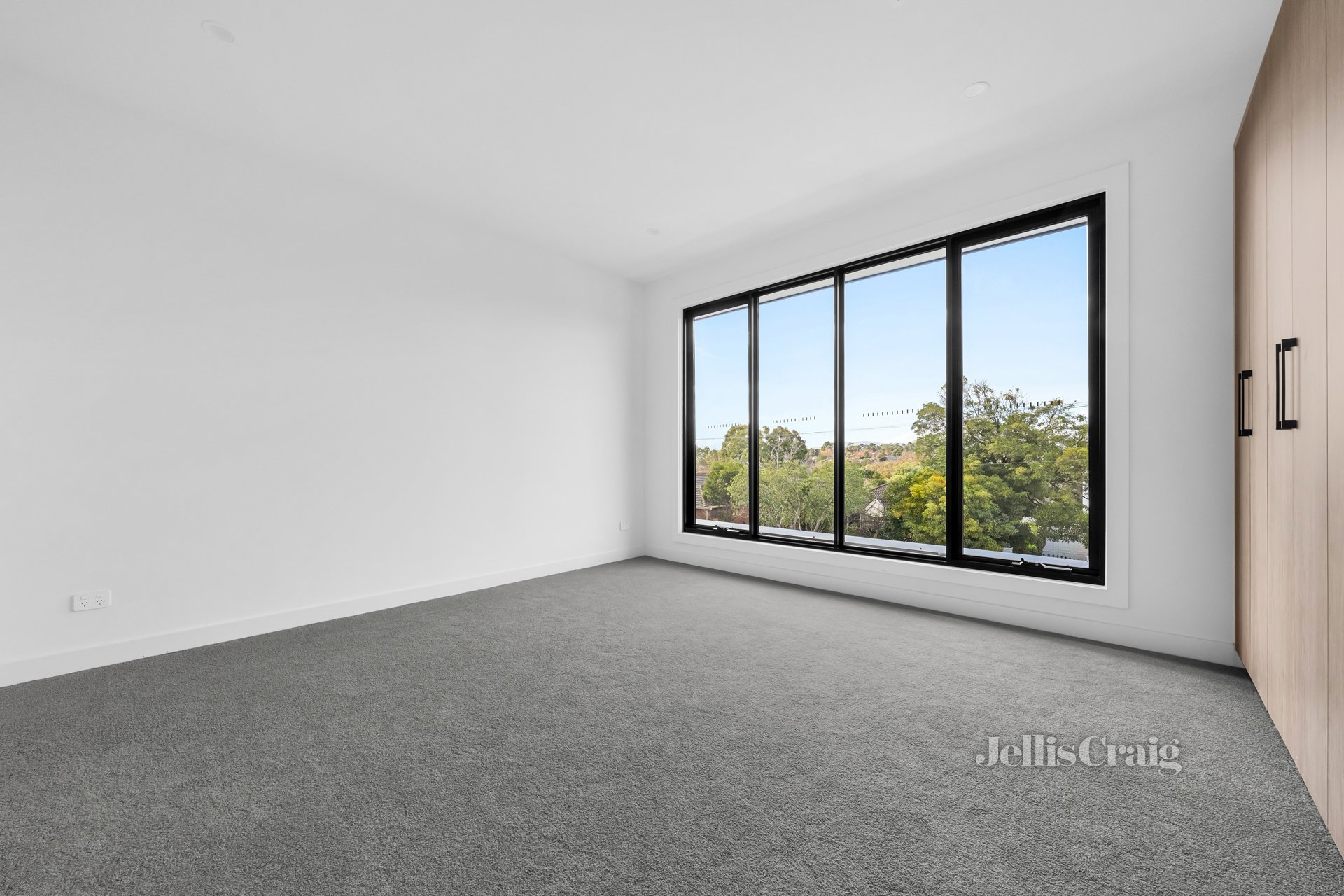 1/21 Inverell Avenue, Mount Waverley image 8