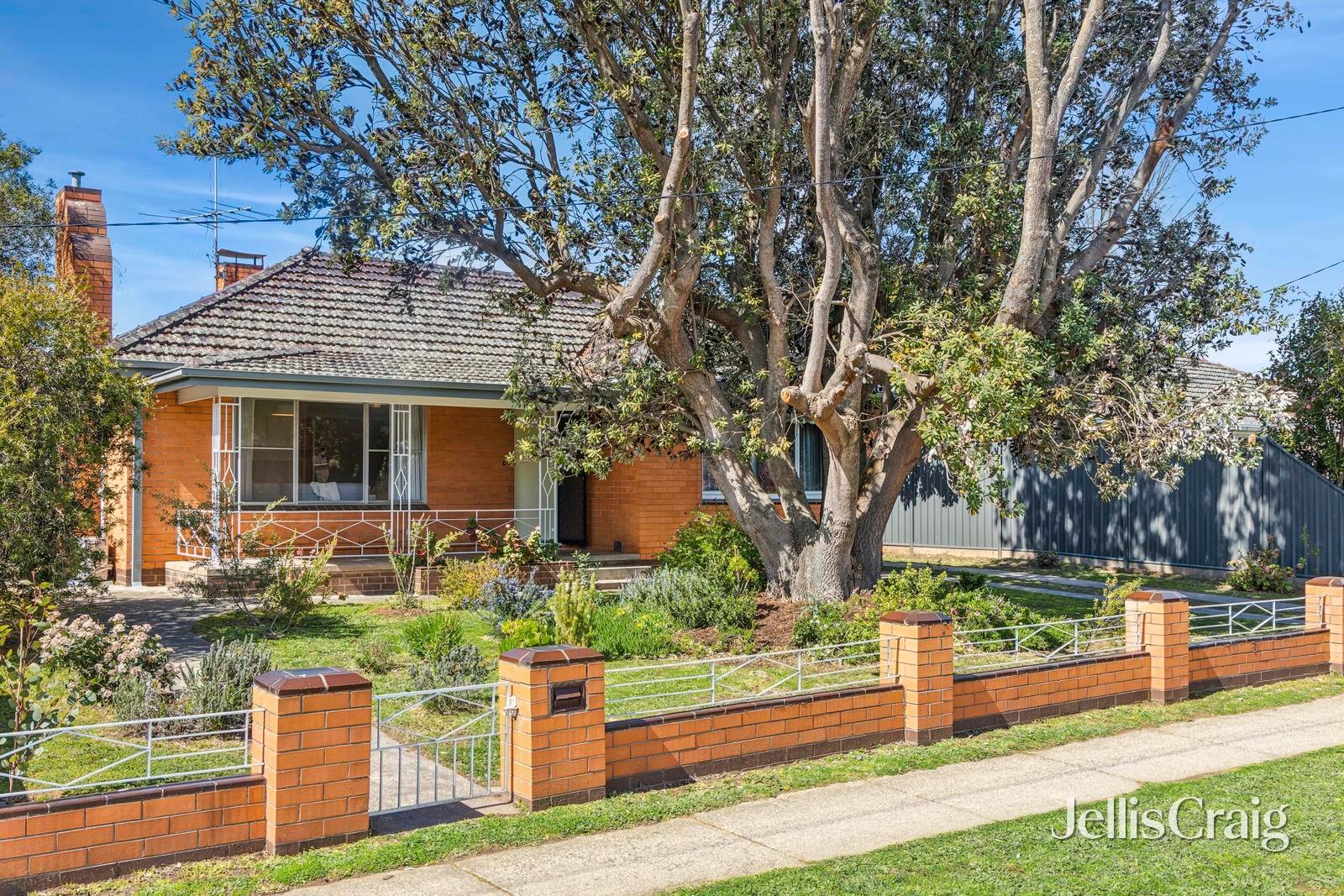 121 Main Road, Campbells Creek image 1