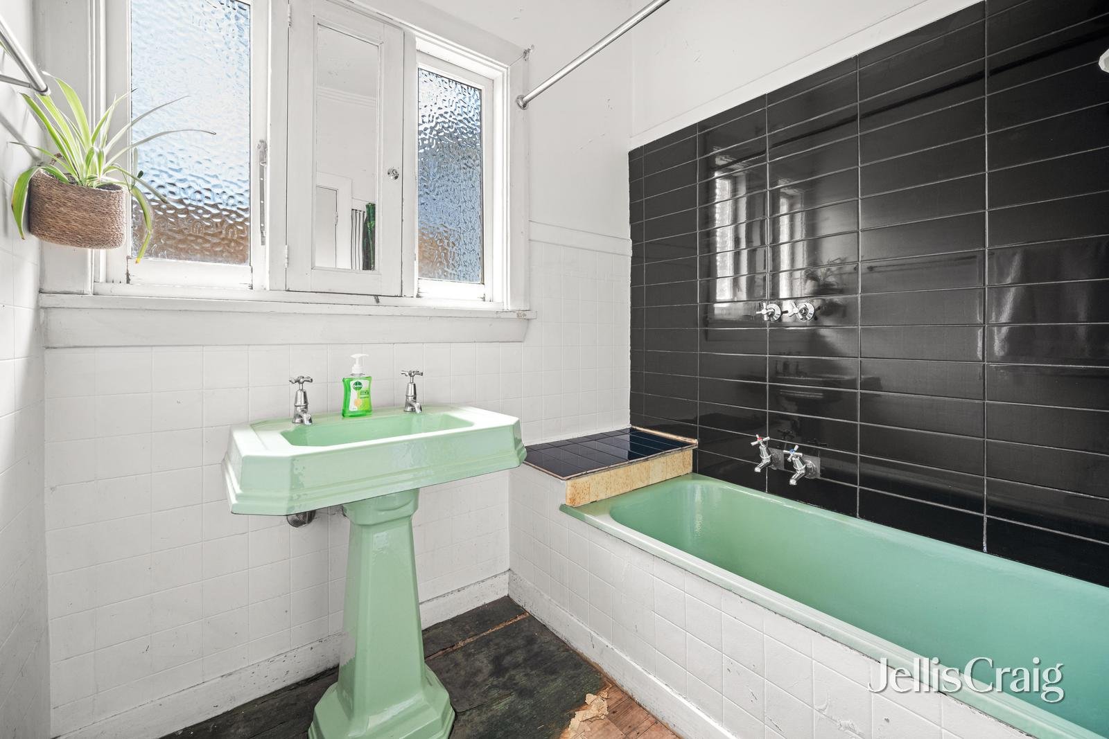 121 Warrigal Road, Mentone image 9