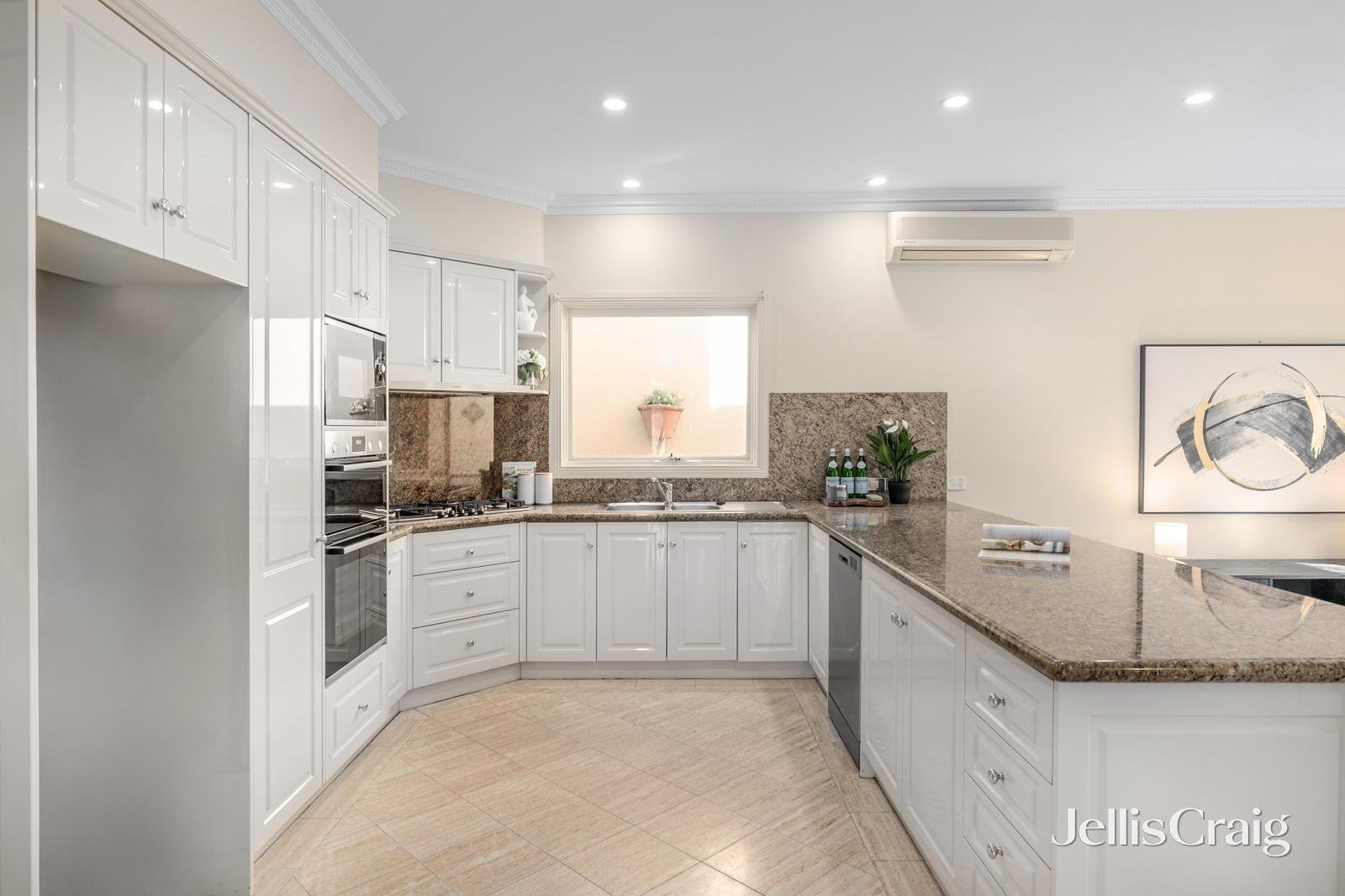1/21 Weir Street, Balwyn image 5