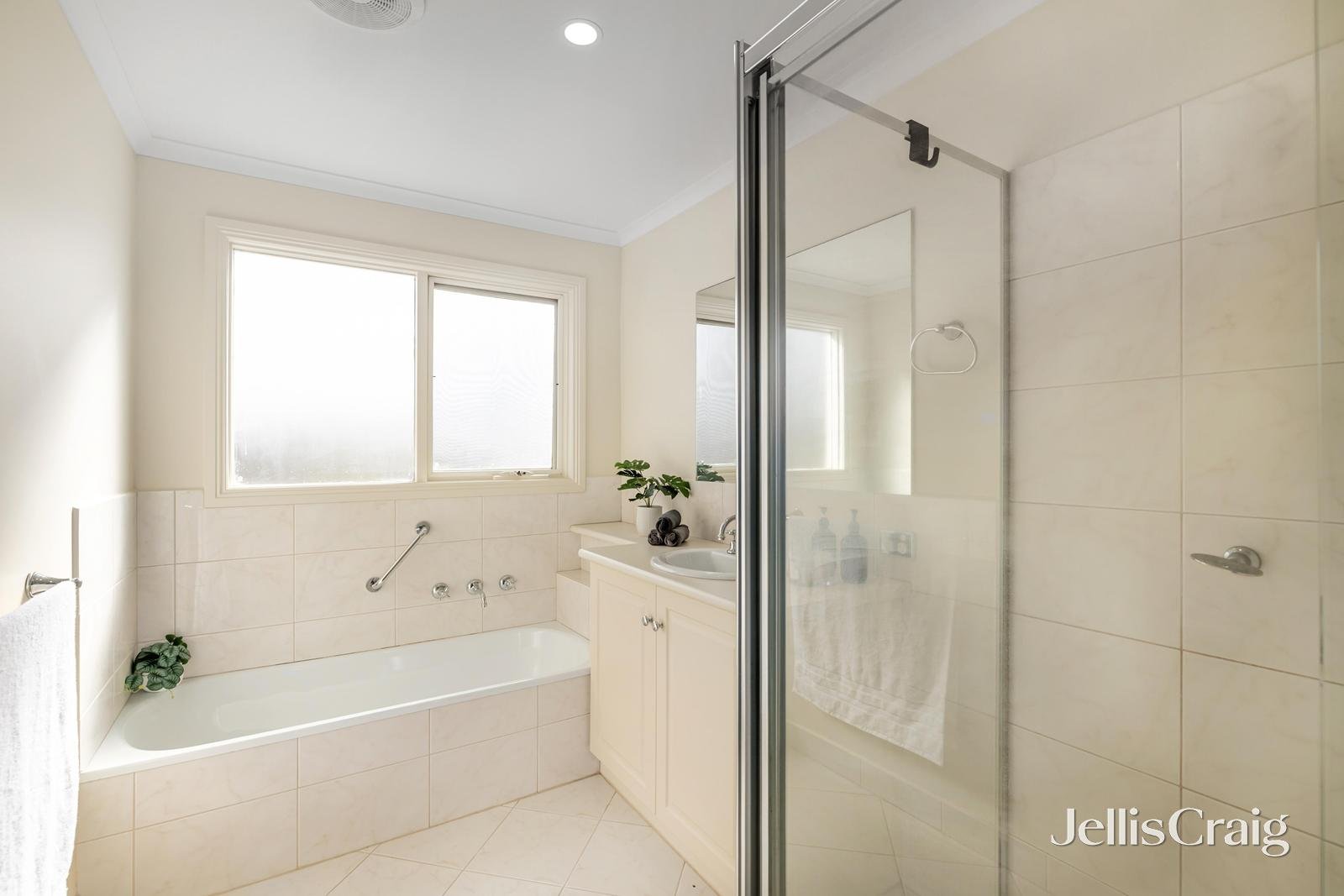 1/21 Weir Street, Balwyn image 8
