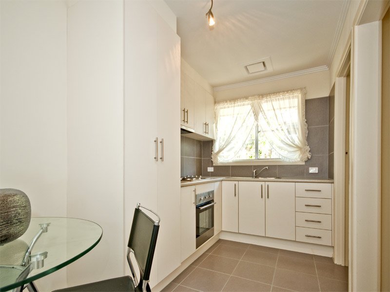 1/21 Wharton Street, Surrey Hills image 2