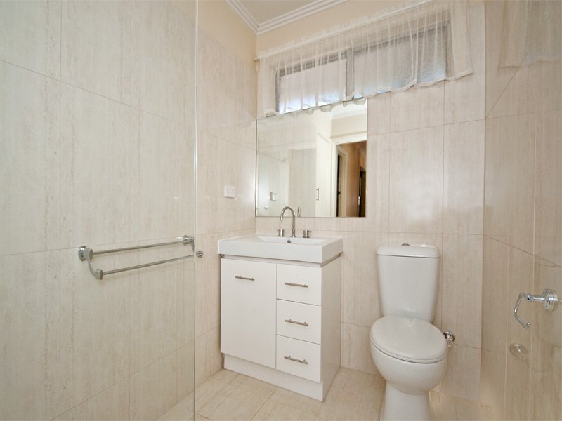 1/21 Wharton Street, Surrey Hills image 3