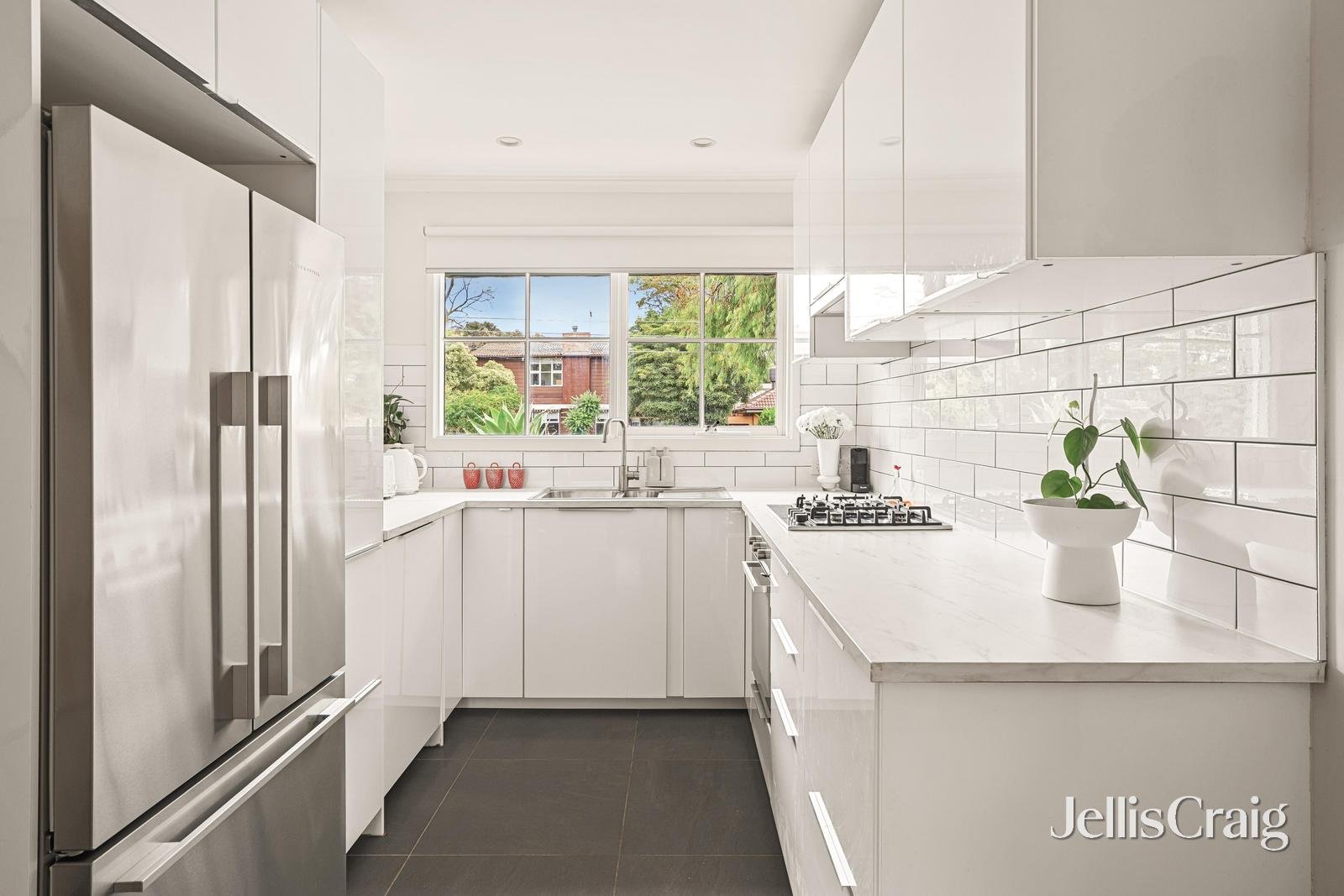 1/210 Balcombe Road, Mentone image 4