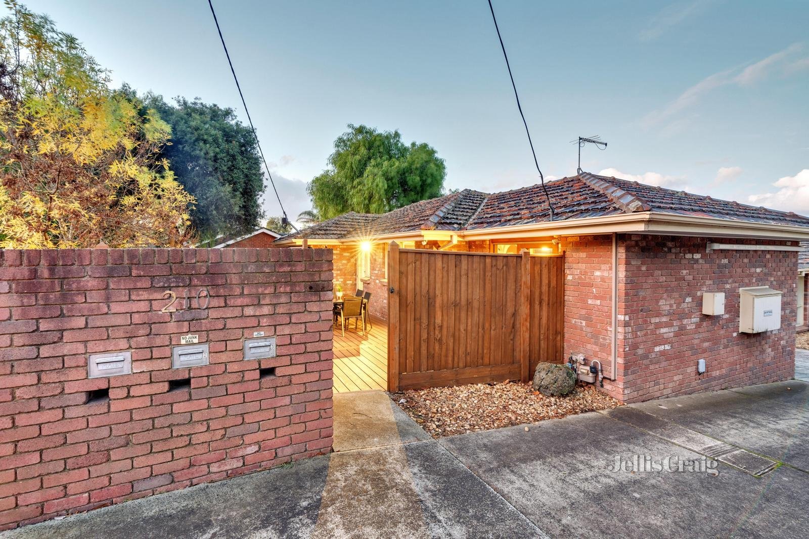 1/210 Pascoe Vale Road, Essendon image 14