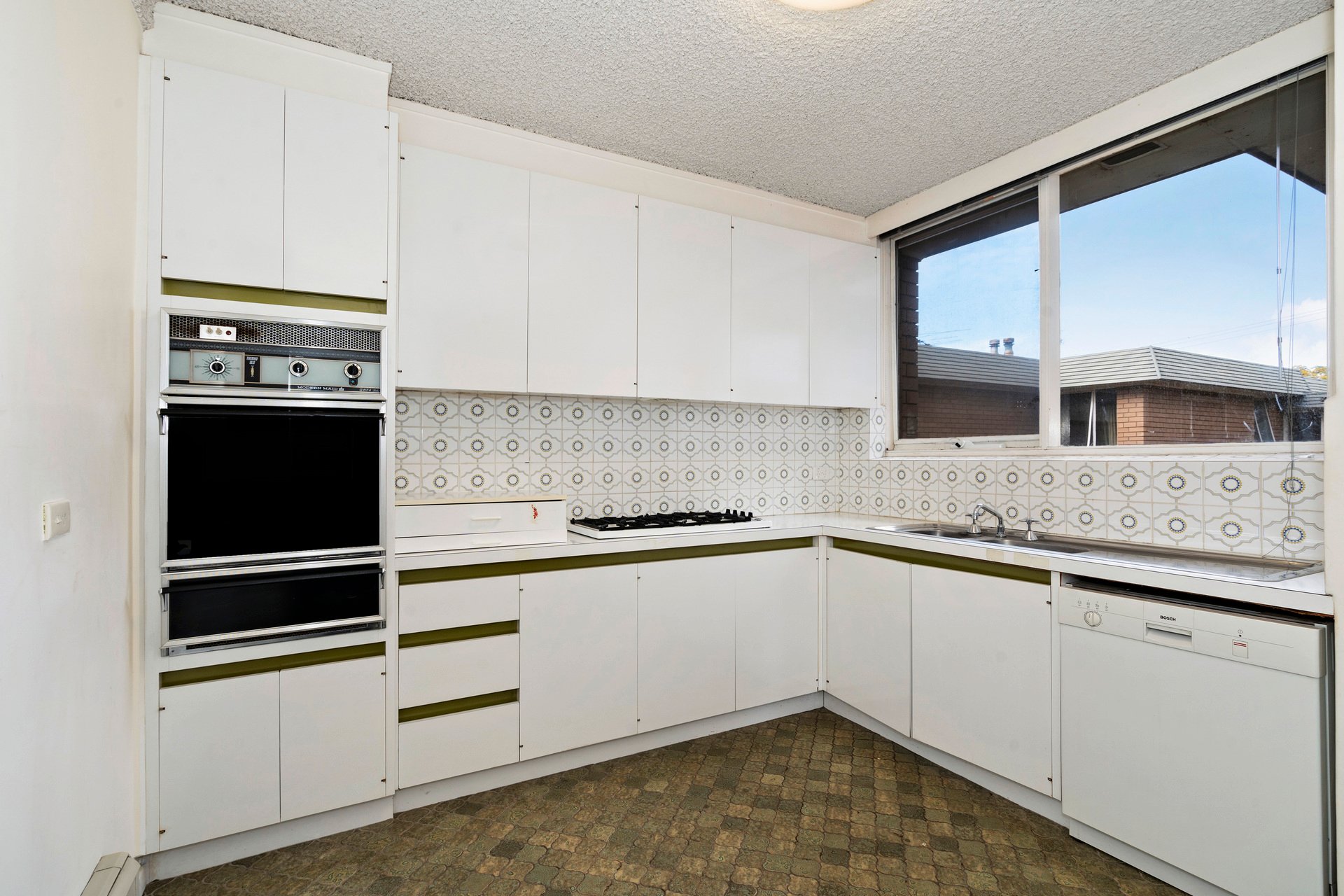 Property Gallery Thumbnail 3