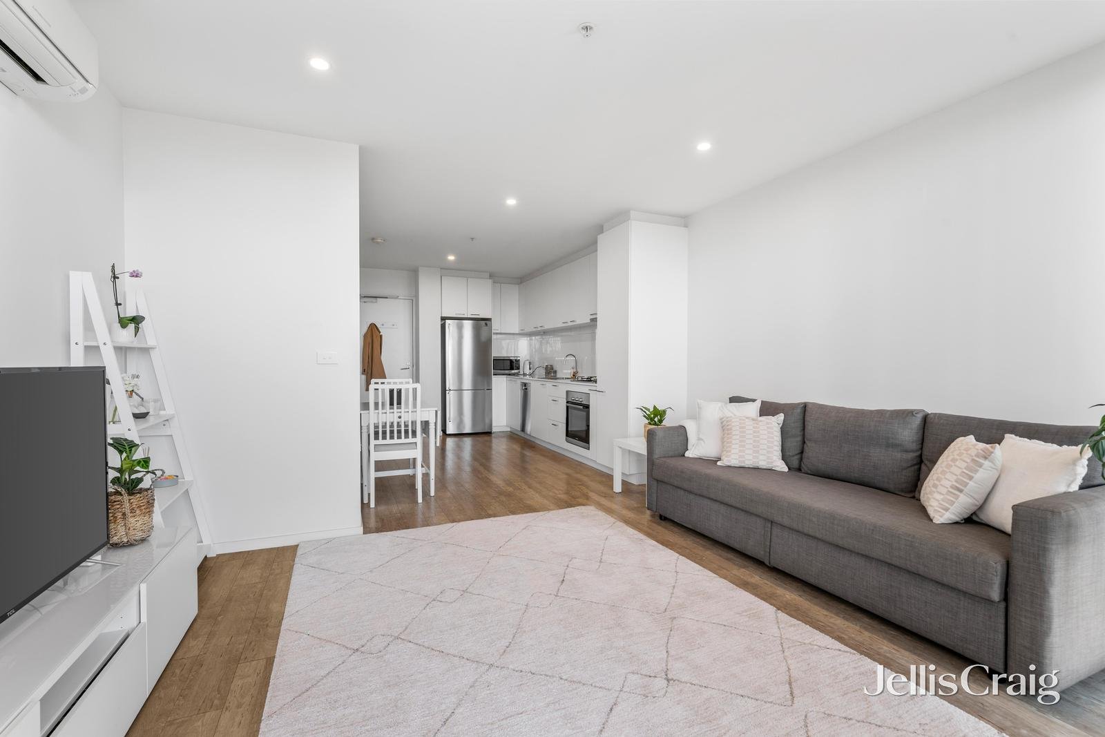 1211/39 Kingsway, Glen Waverley image 2