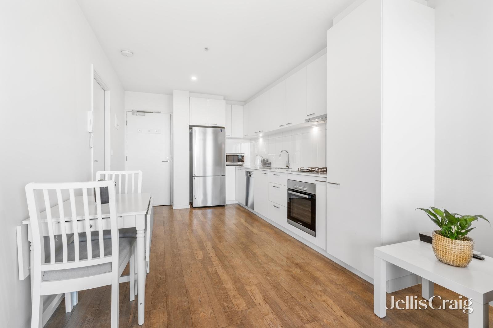 1211/39 Kingsway, Glen Waverley image 3
