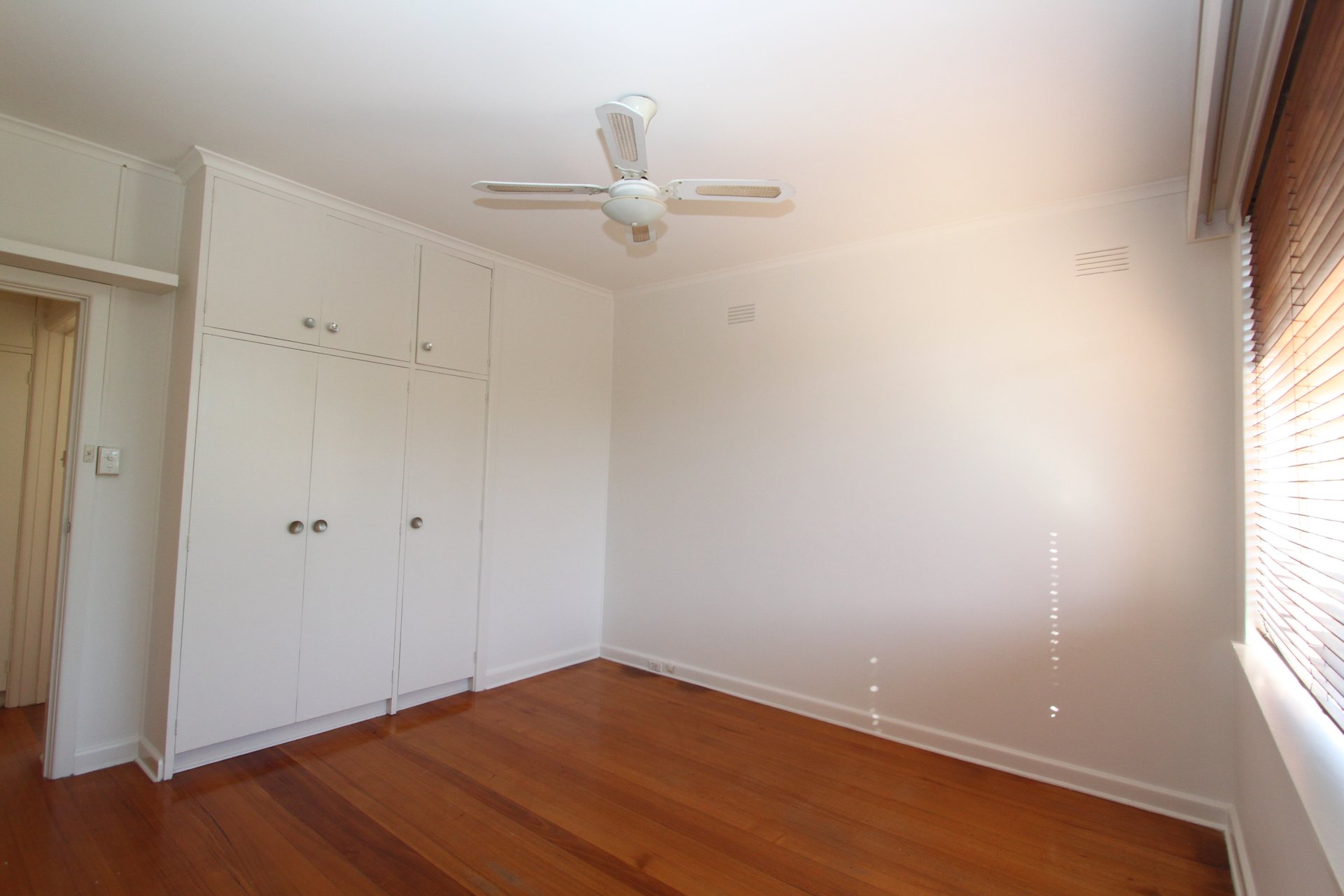 Property Gallery Thumbnail 4