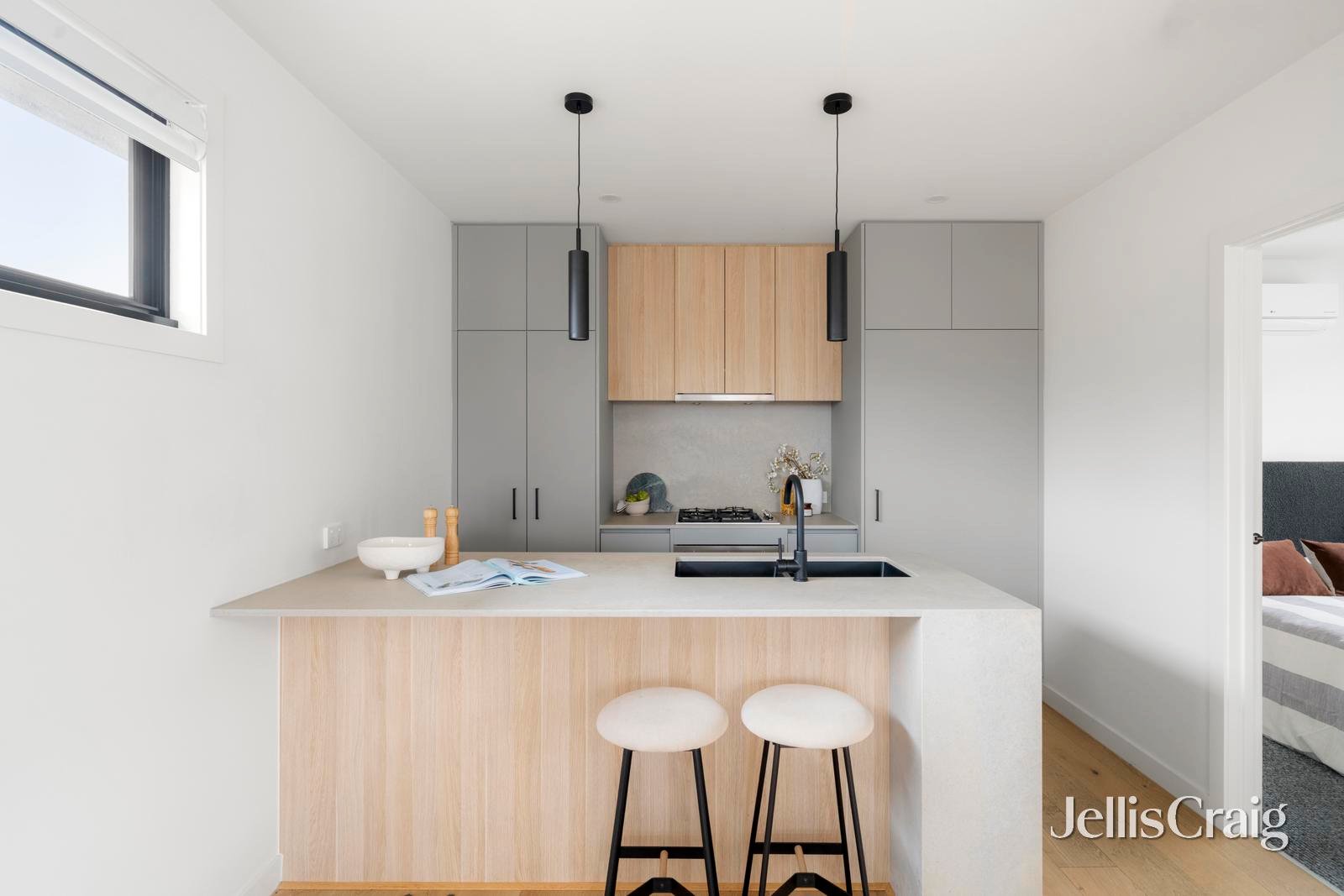 1/212 Arthur Street, Fairfield image 2