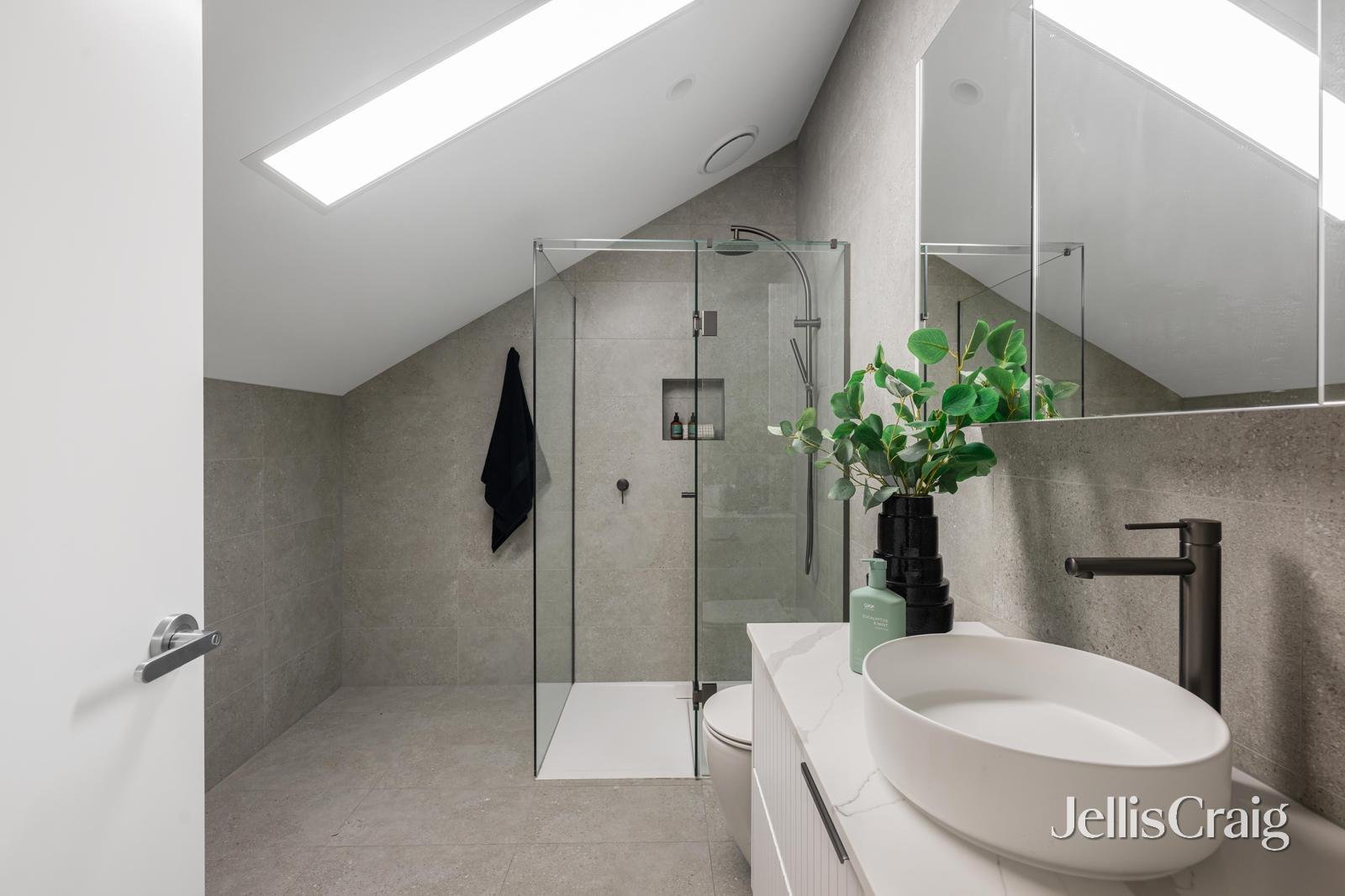 1/212 Barkly Street, Brunswick image 12