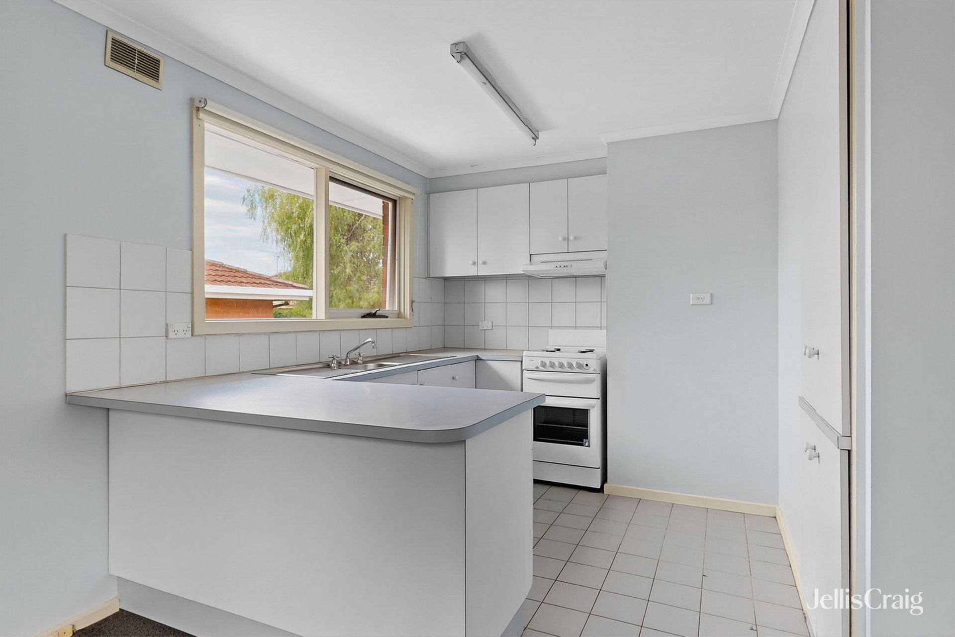 1/212 Pascoe Vale Road, Essendon image 3