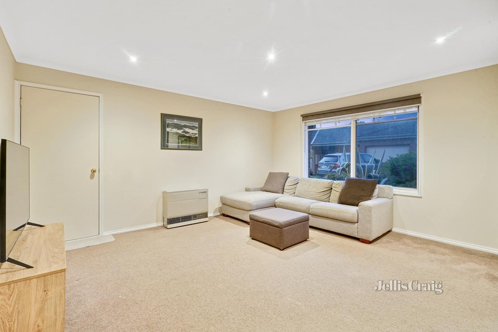 12/12 Surrey Road, Mount Waverley image 2