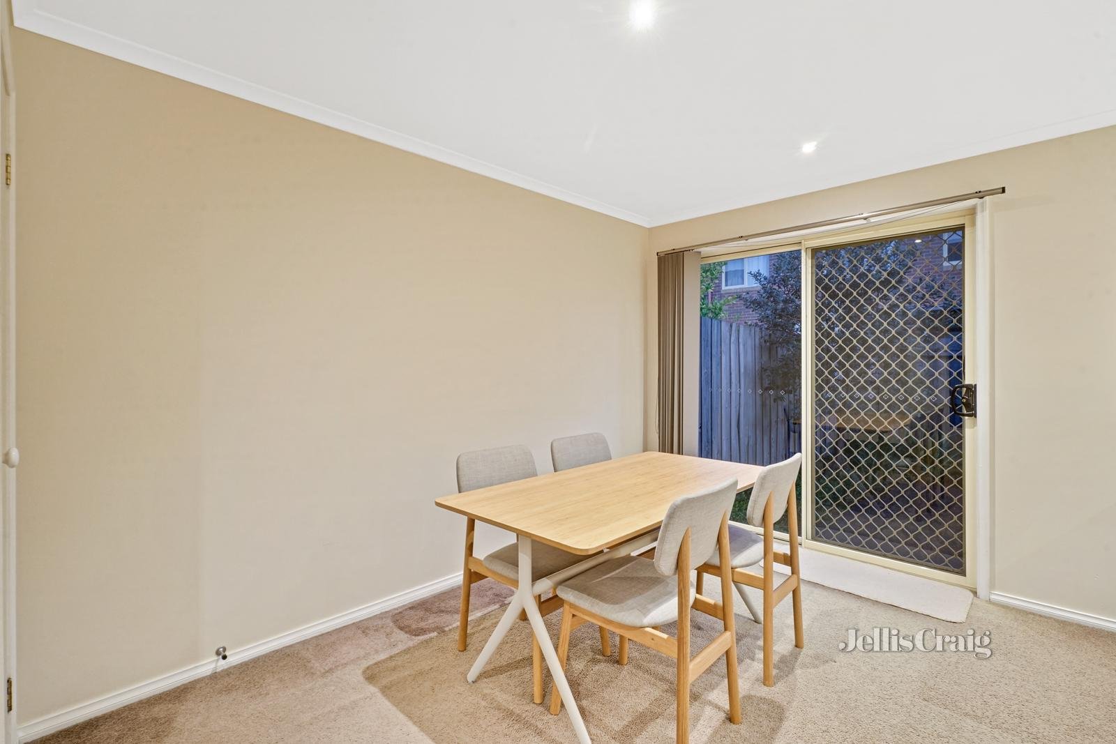 12/12 Surrey Road, Mount Waverley image 5