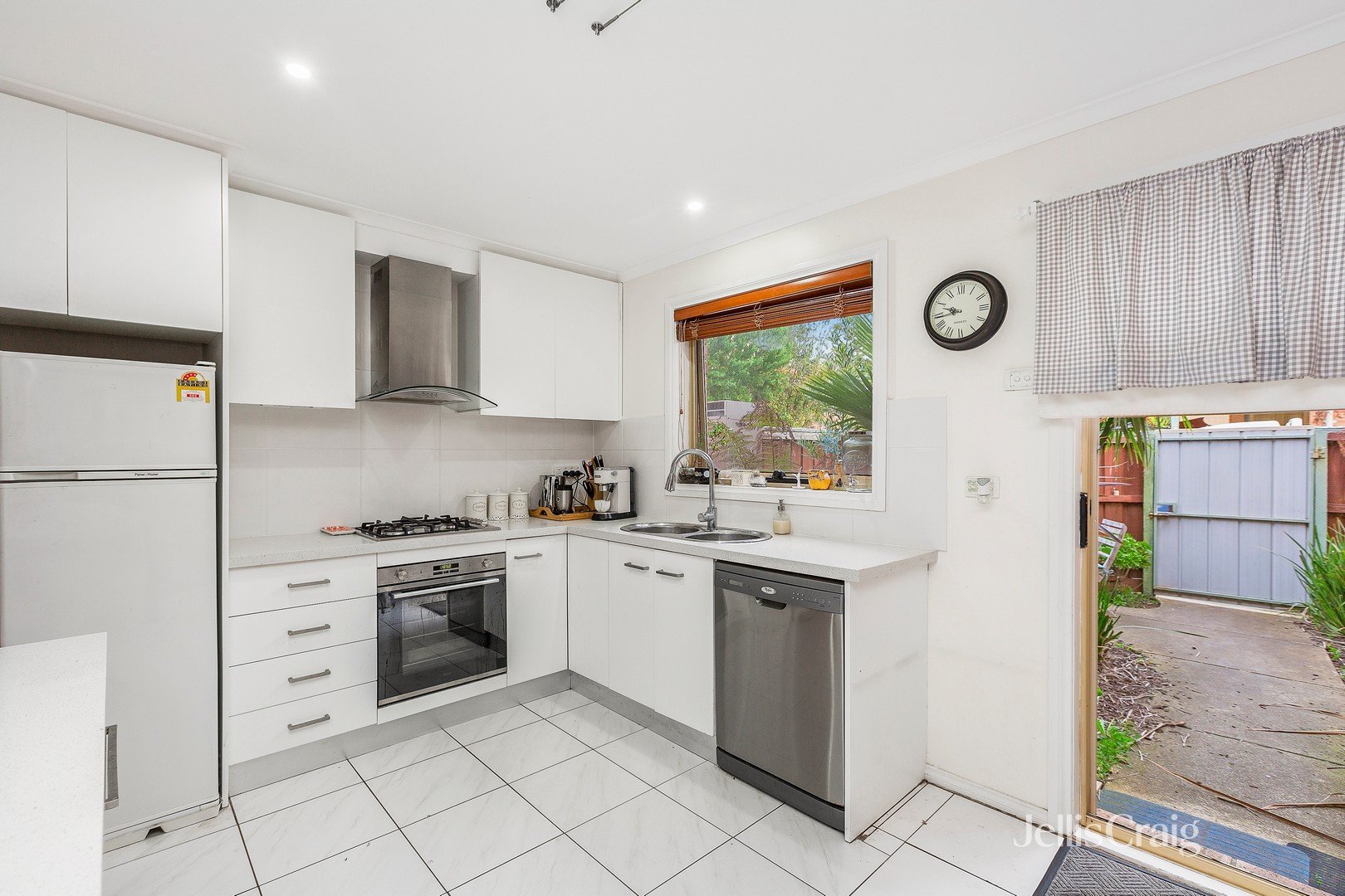 1/214 Queen Street, Altona image 3