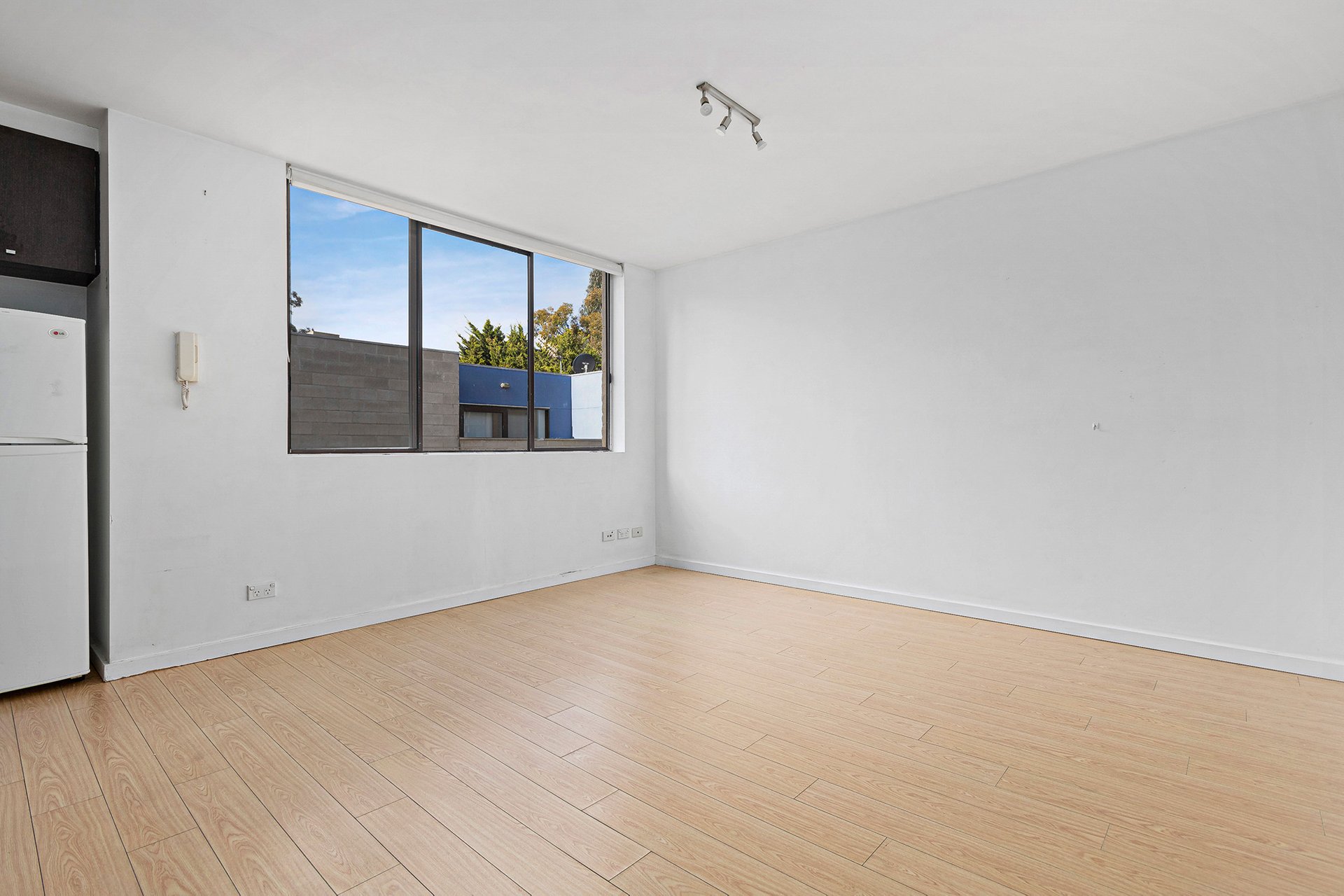 Property Gallery Thumbnail 3