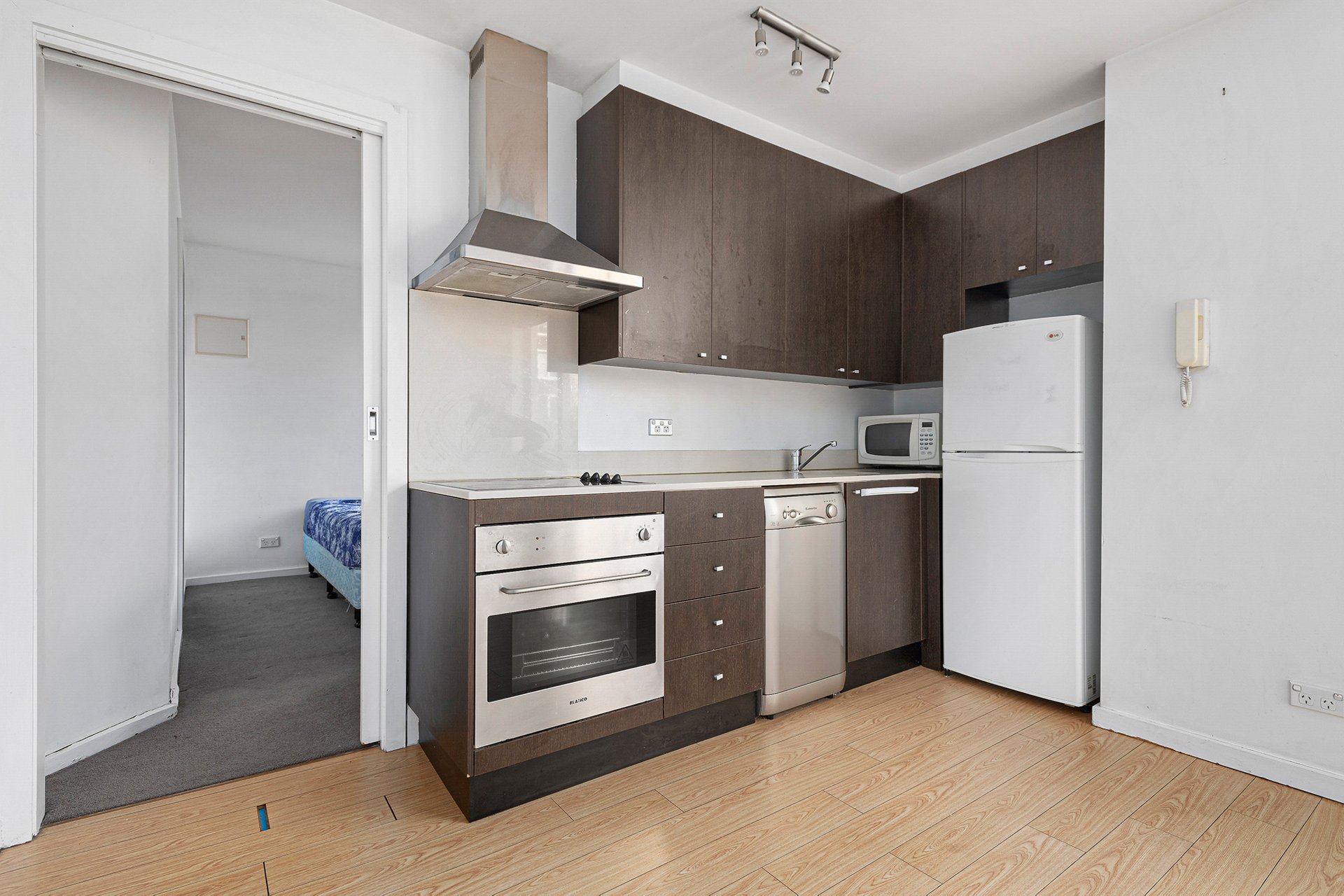 Property Gallery Thumbnail 6