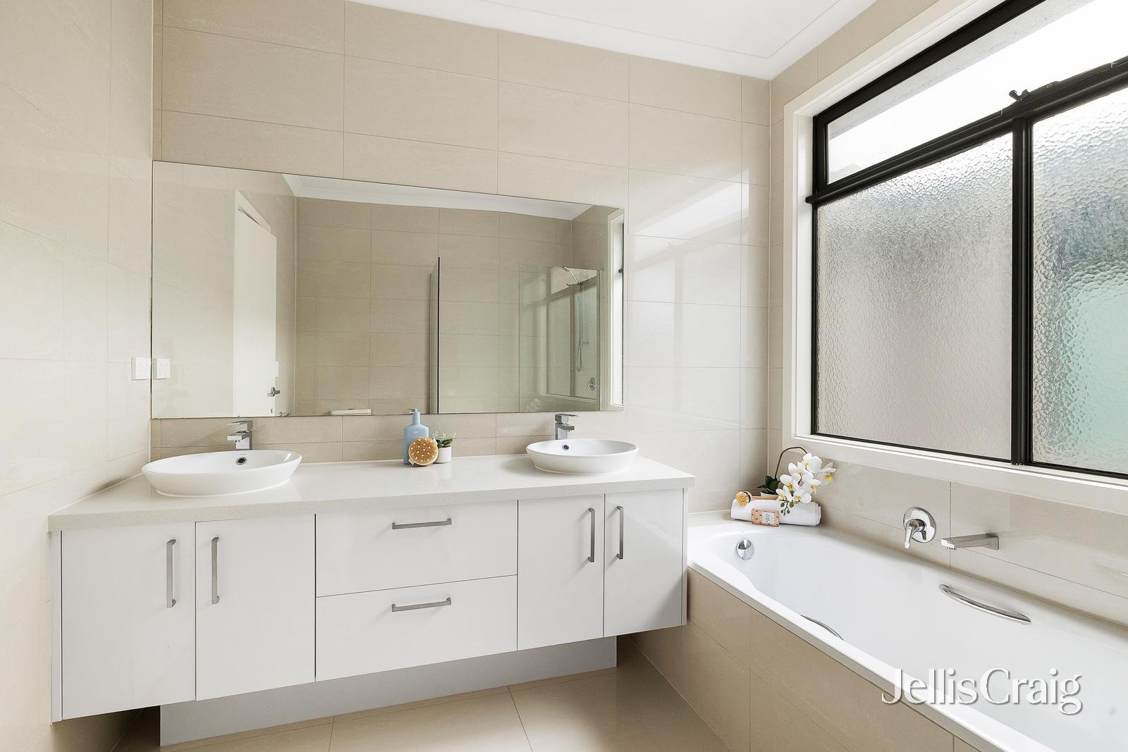 1/214A Wattle Valley Road, Camberwell image 9
