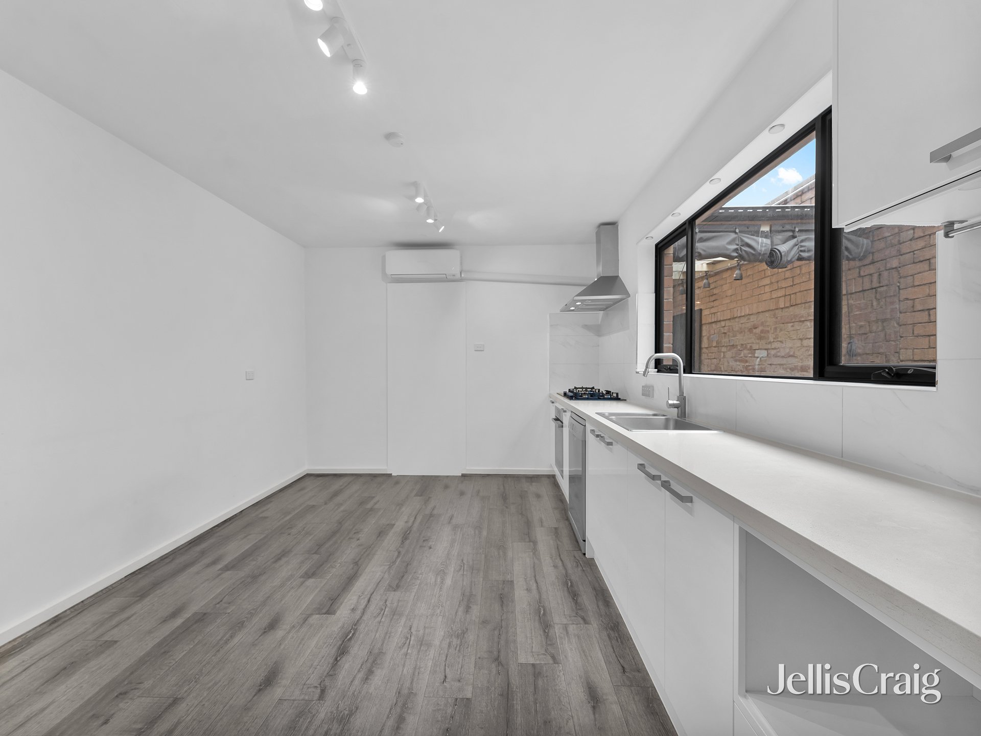 1/215 High Street Road, Ashwood image 2