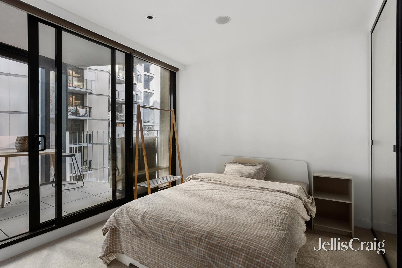 1215/677 La Trobe Street, Docklands image 3