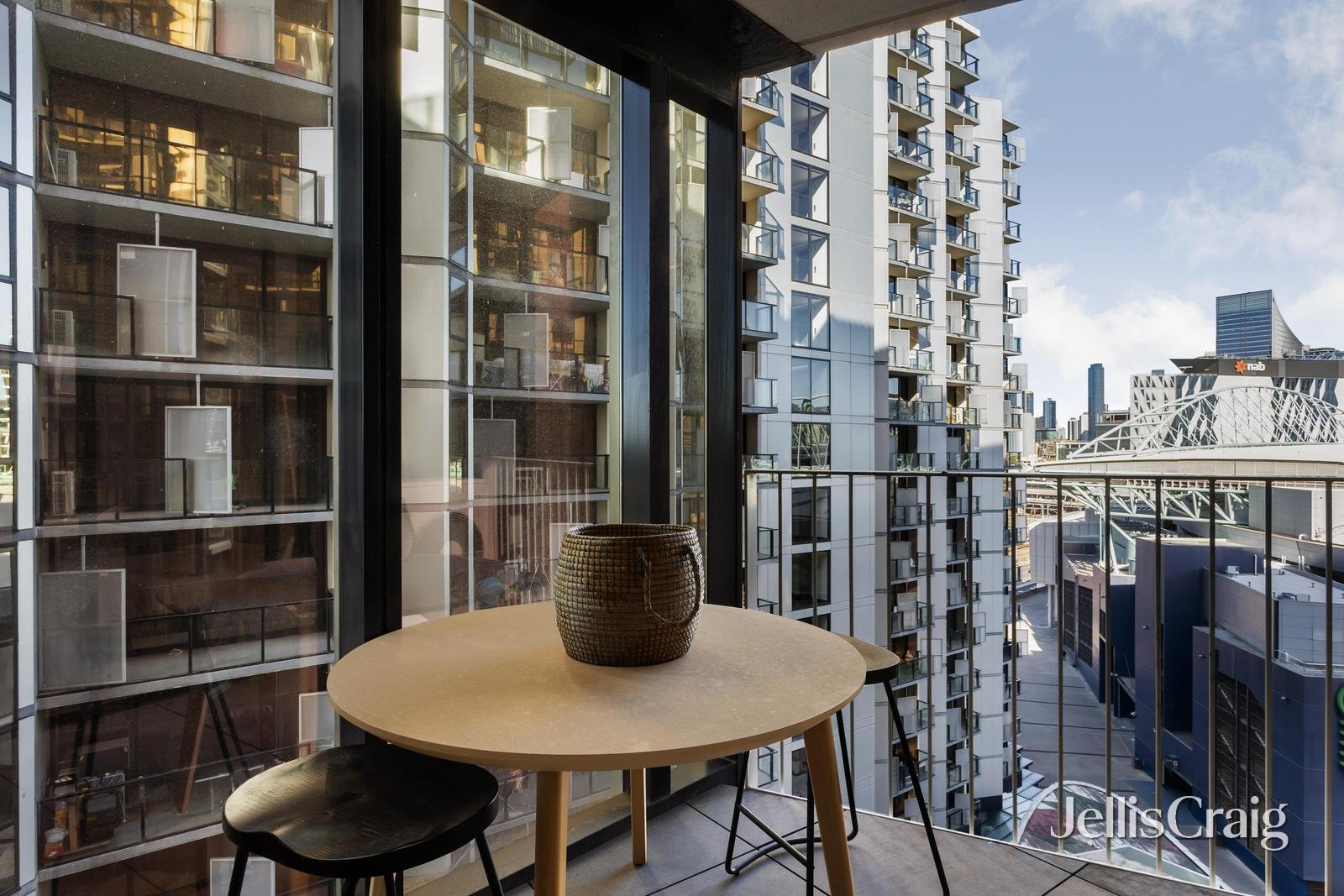 1215/677 La Trobe Street, Docklands image 4
