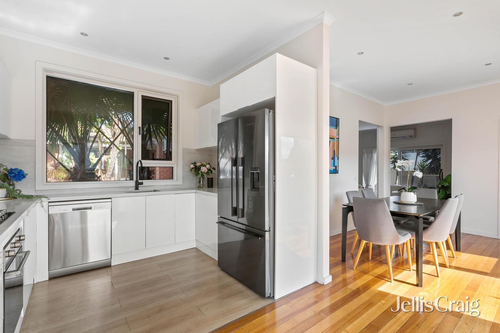 1/218 Warrigal Road, Oakleigh South image 5