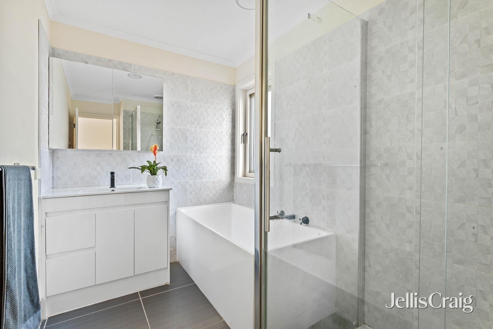 1/218 Warrigal Road, Oakleigh South image 8