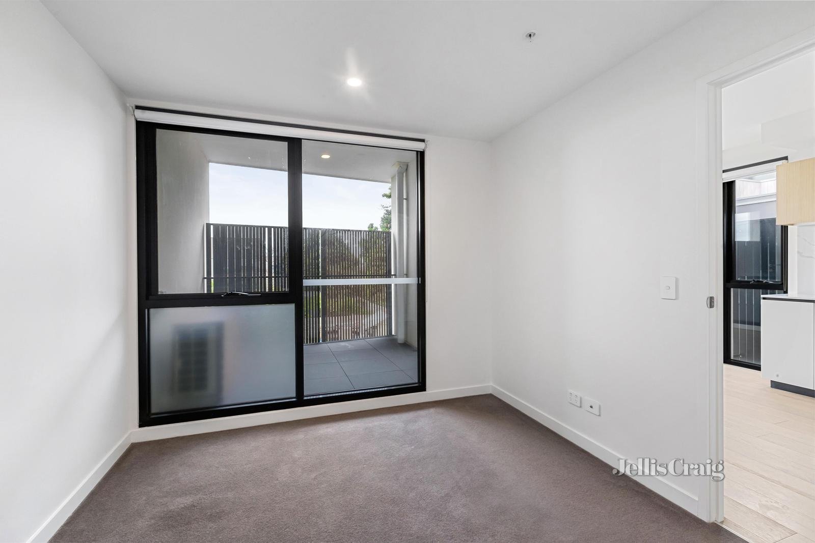 121/801 Centre Road, Bentleigh East image 6