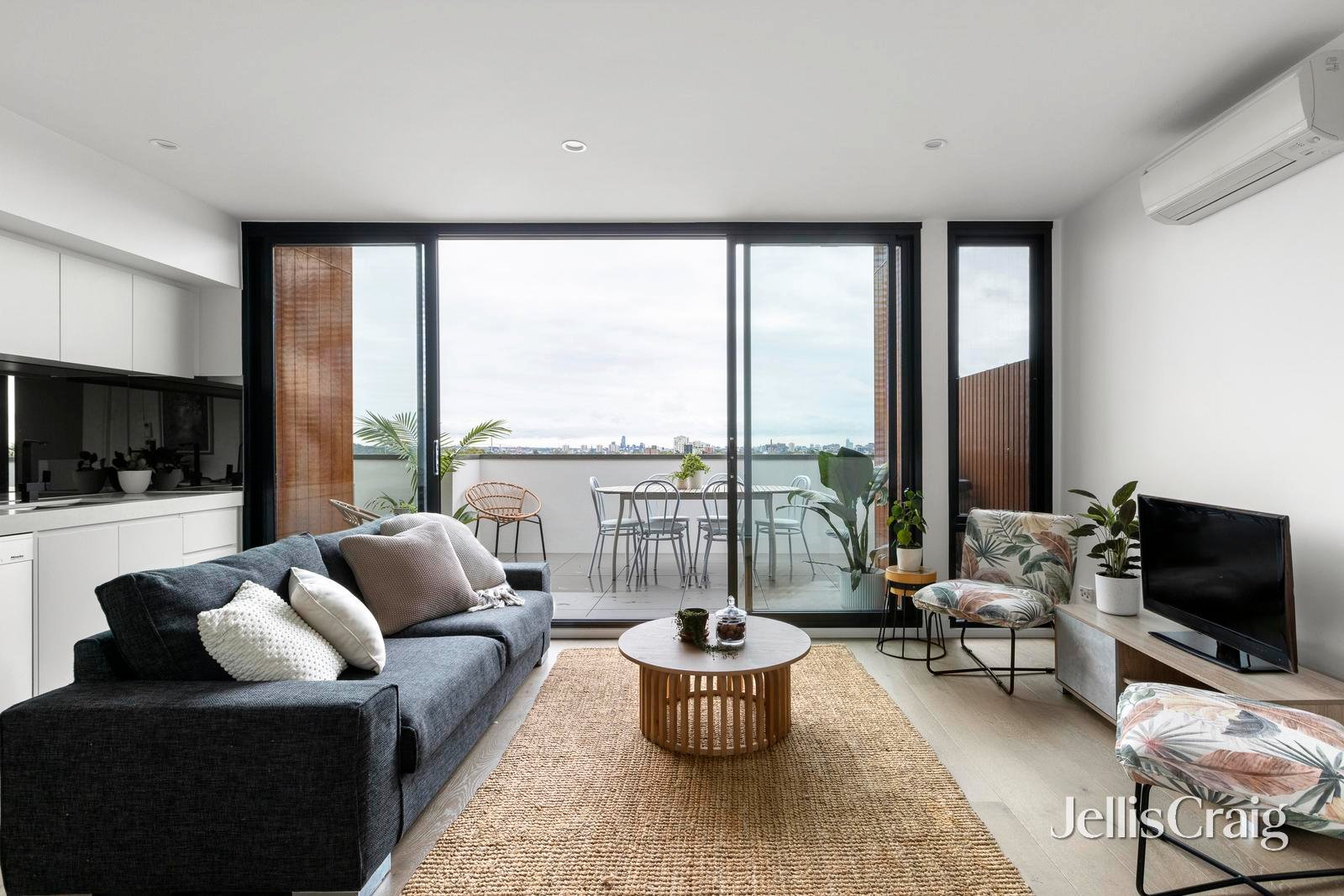 12/1A Campbell Grove, Northcote image 4